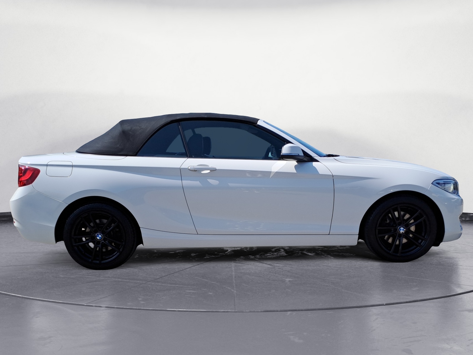 BMW - 220i Cabrio Advantage