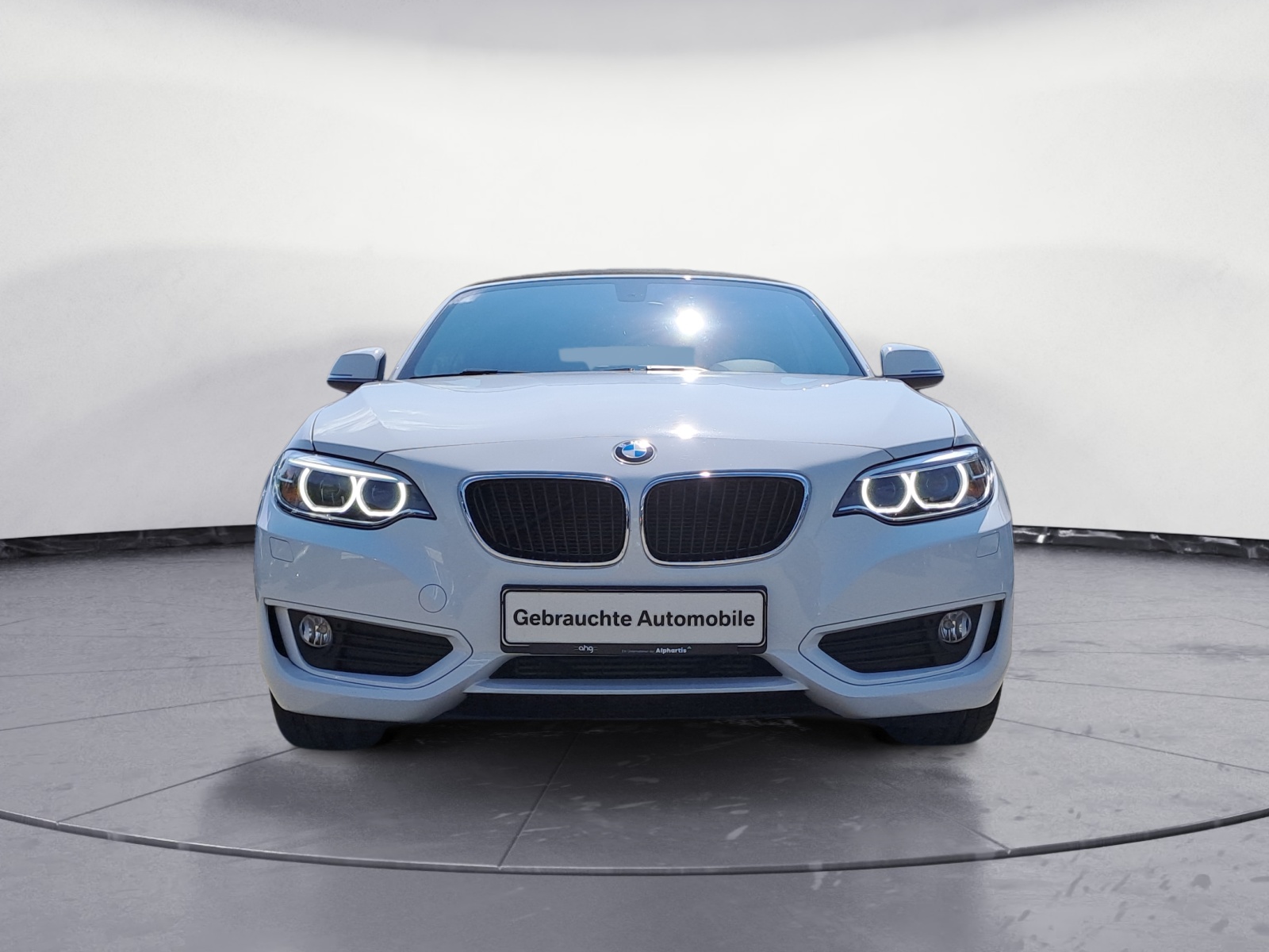 BMW - 220i Cabrio Advantage
