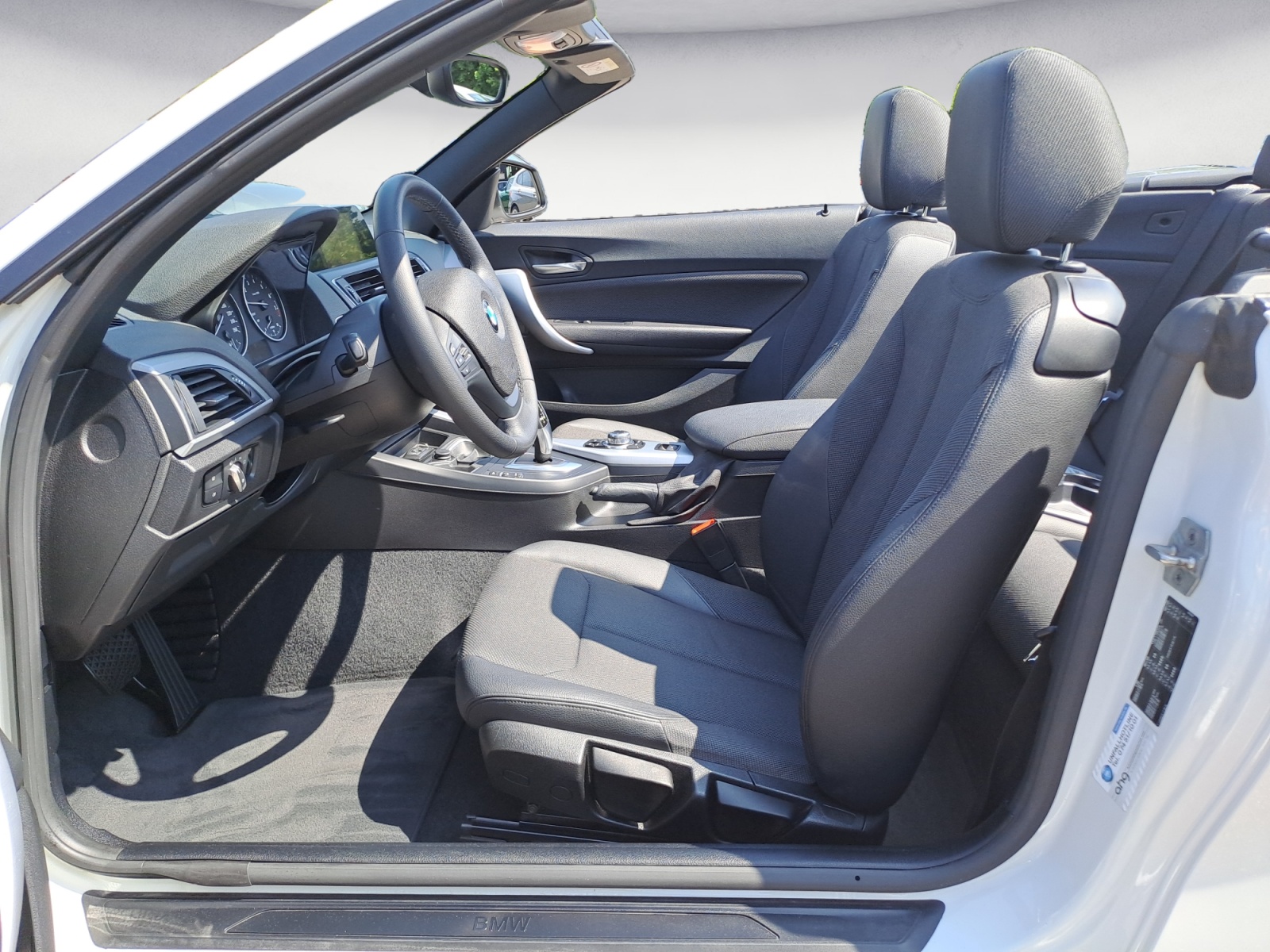 BMW - 220i Cabrio Advantage