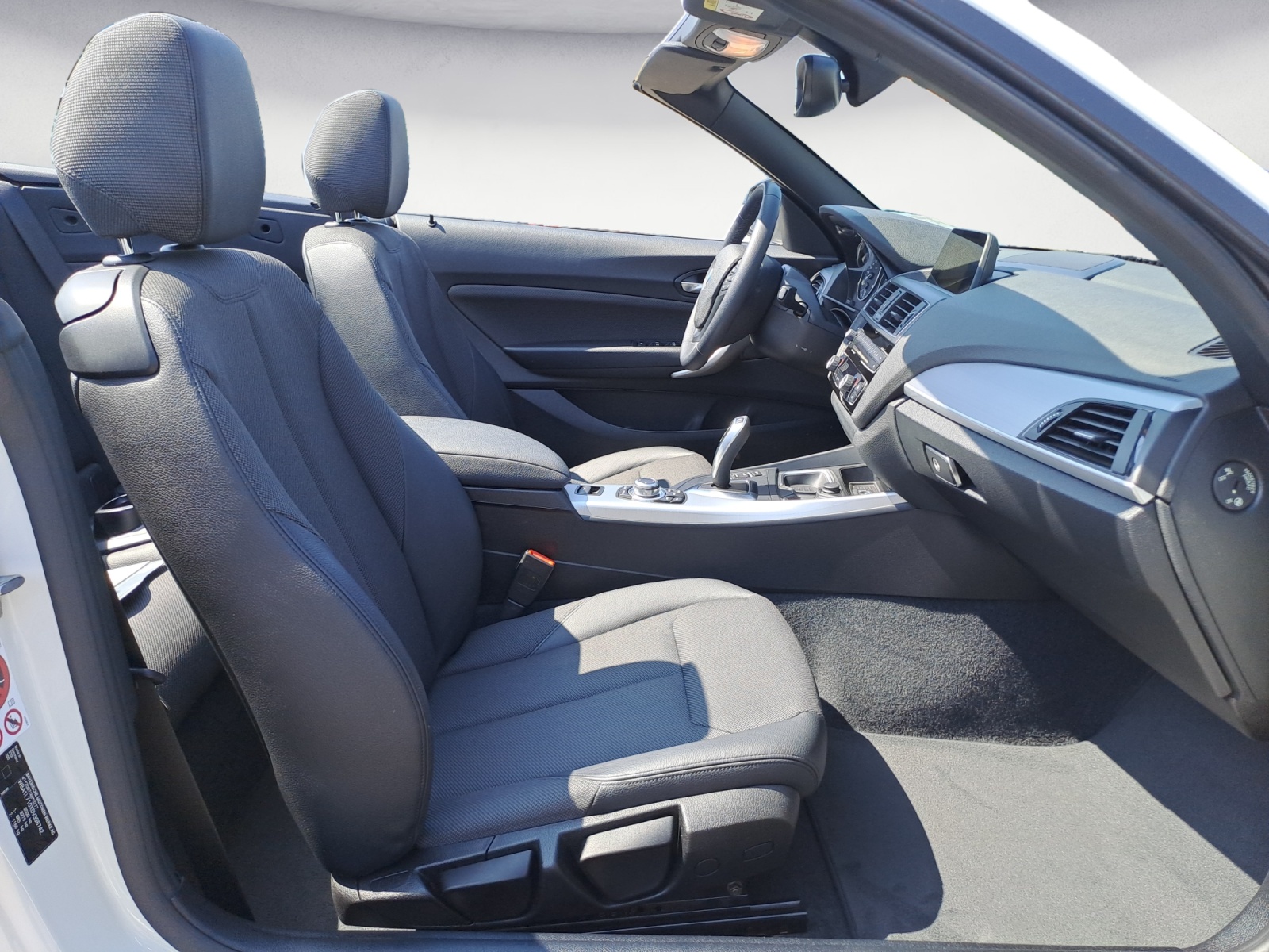 BMW - 220i Cabrio Advantage