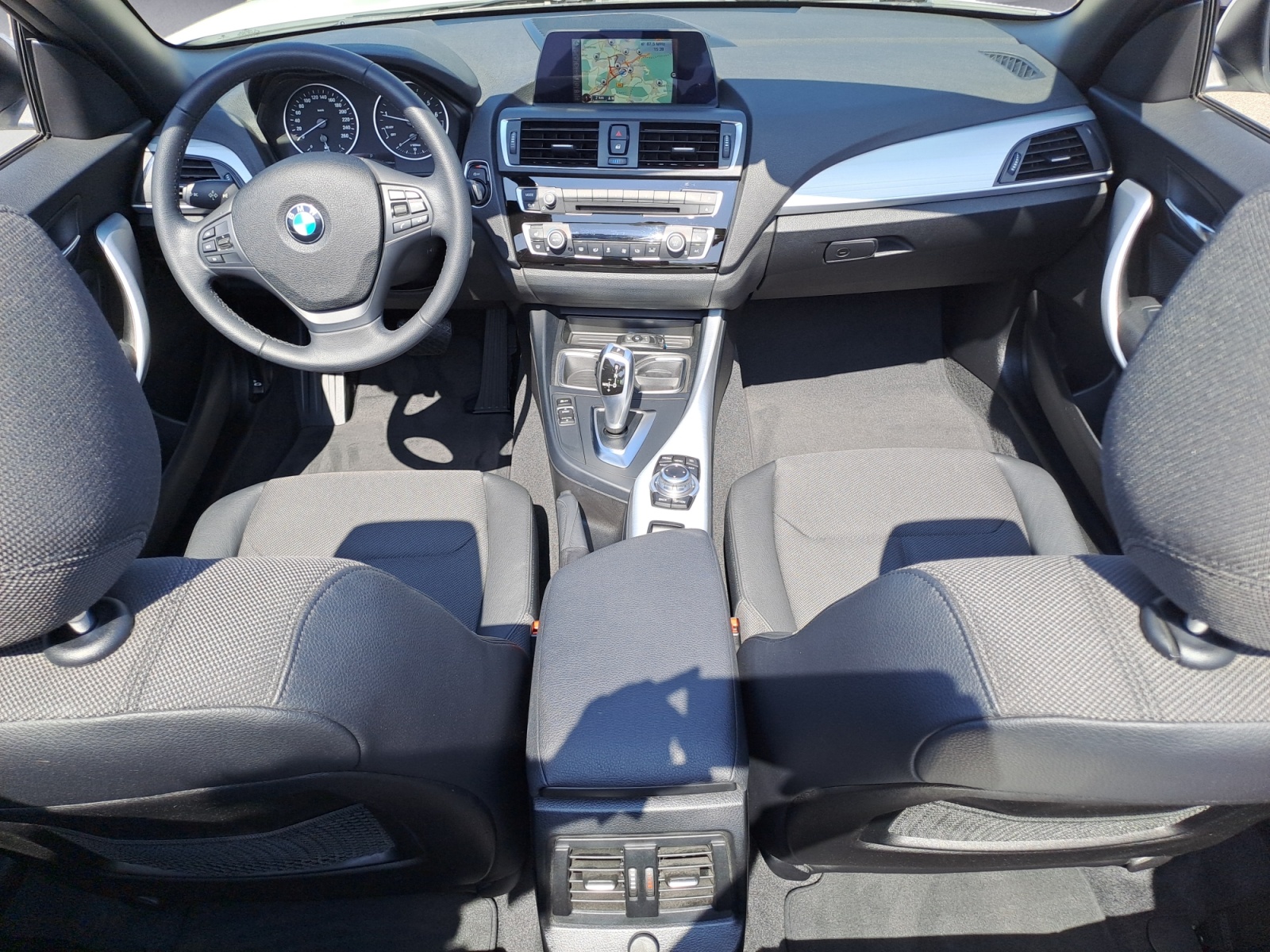 BMW - 220i Cabrio Advantage