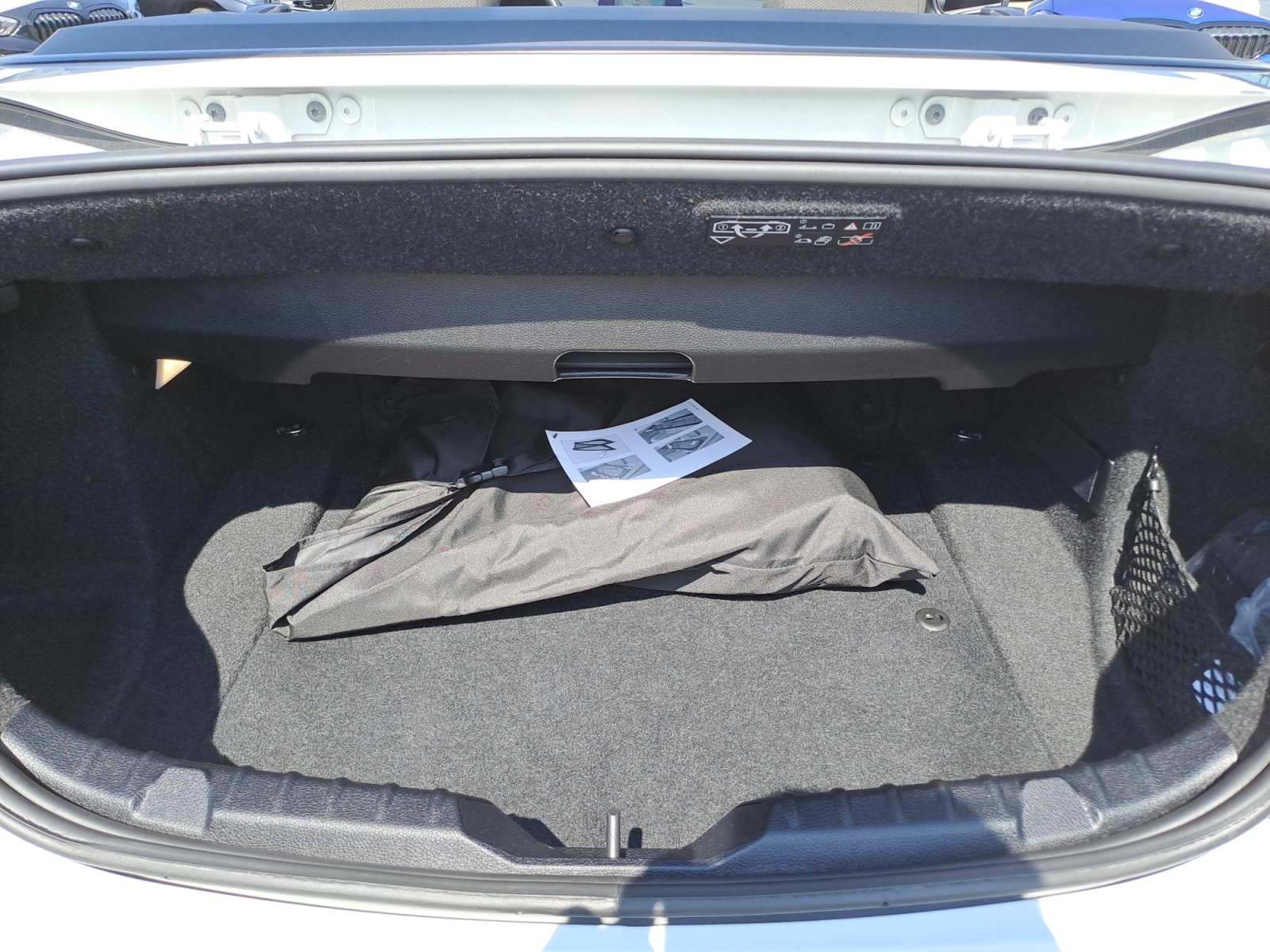 BMW - 220i Cabrio Advantage