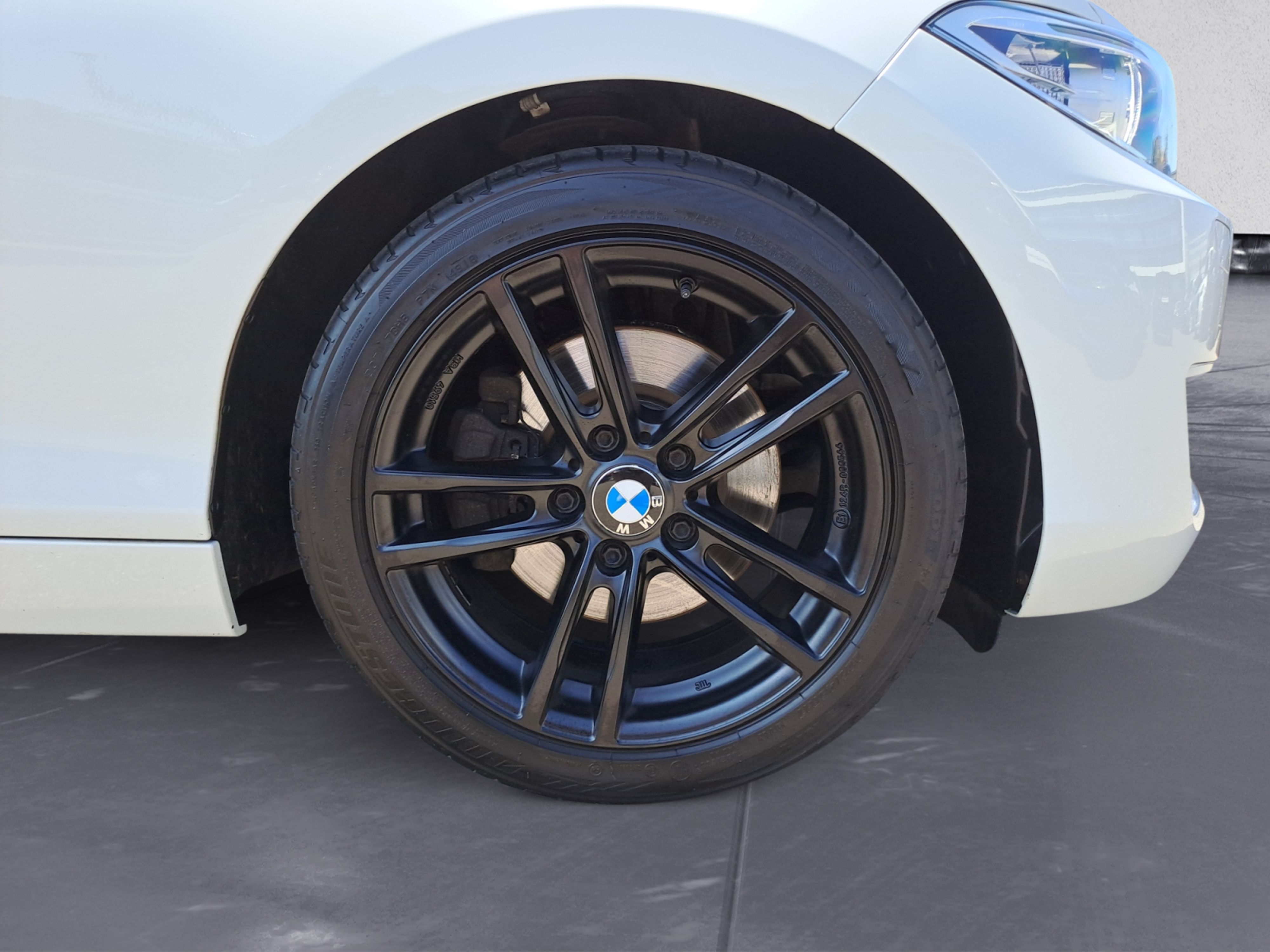 BMW - 220i Cabrio Advantage