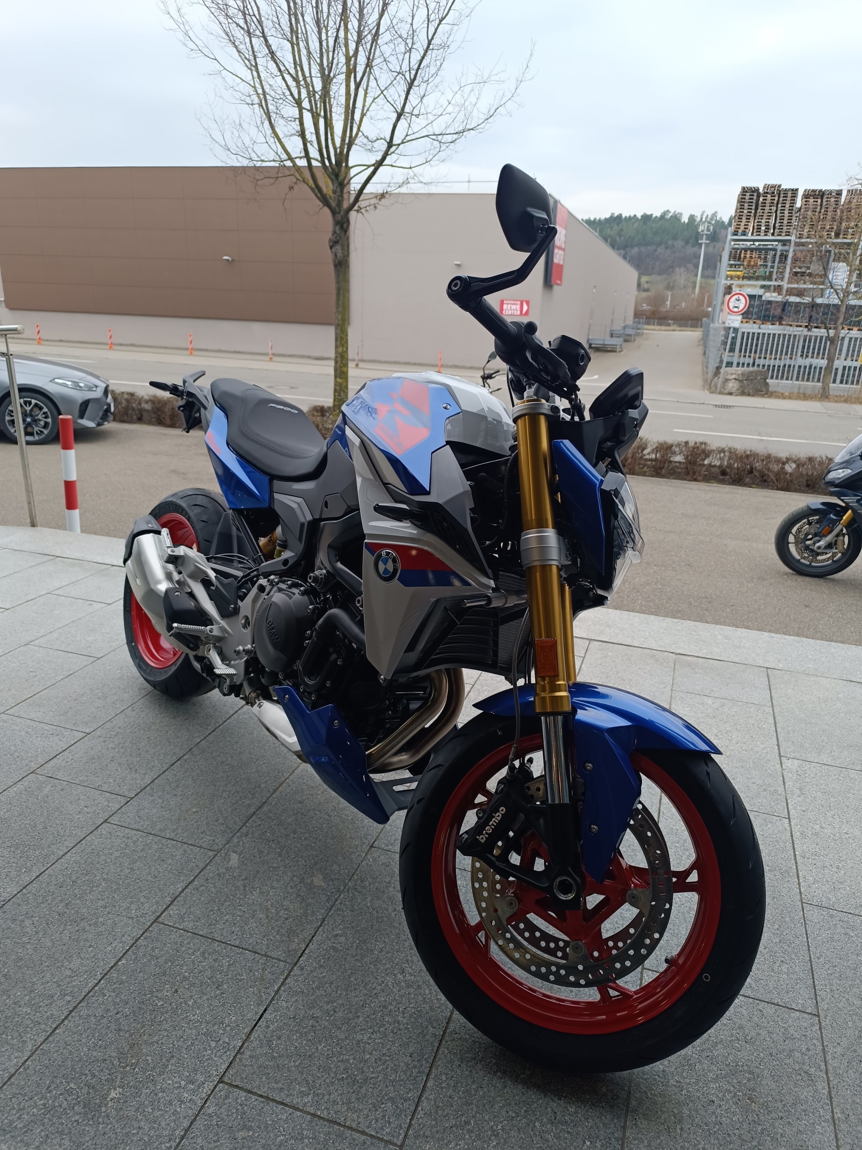 BMW Motorrad - F 900 R mit Werksgarantie bis 2028