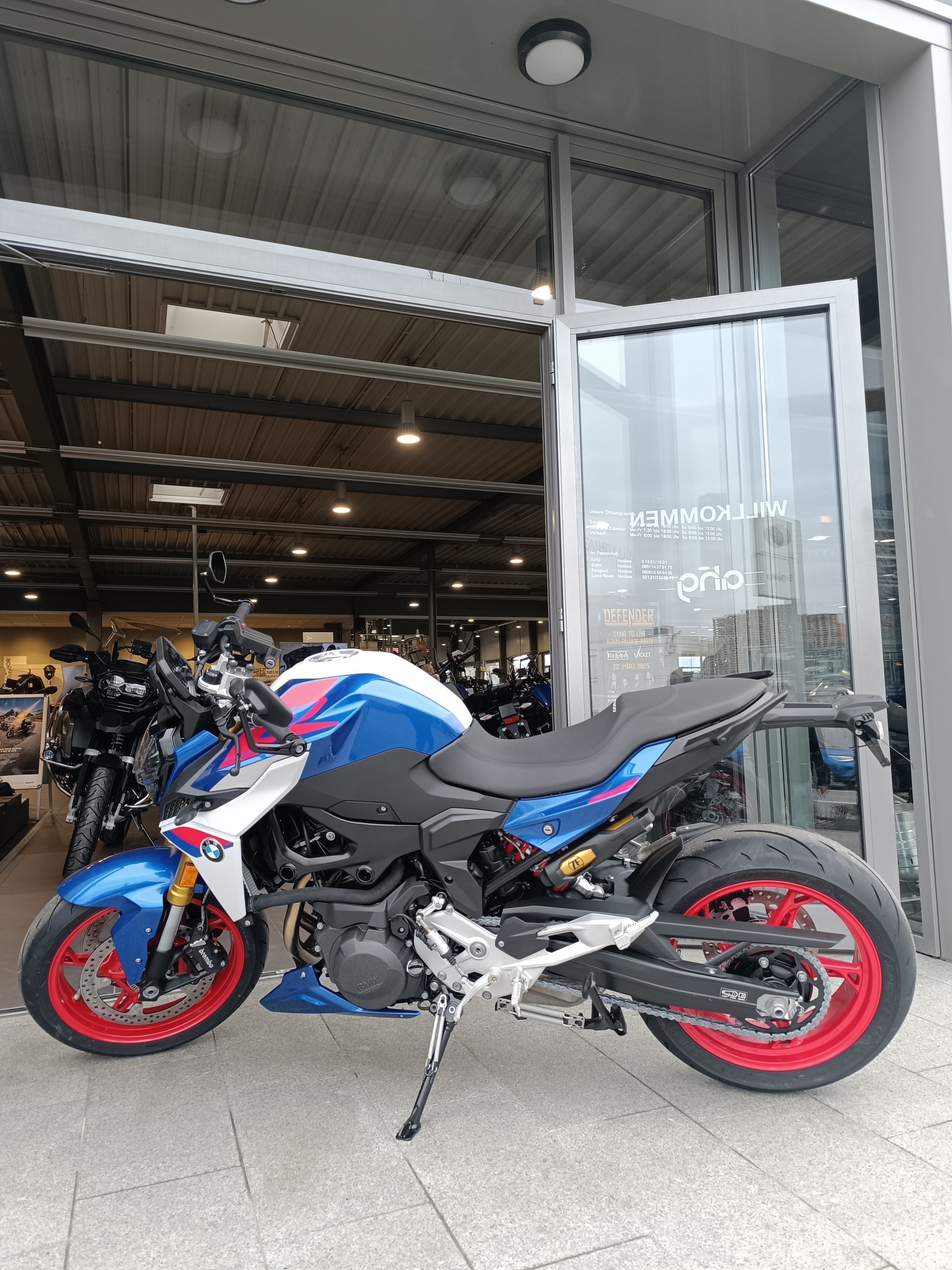 BMW Motorrad - F 900 R mit Werksgarantie bis 2028