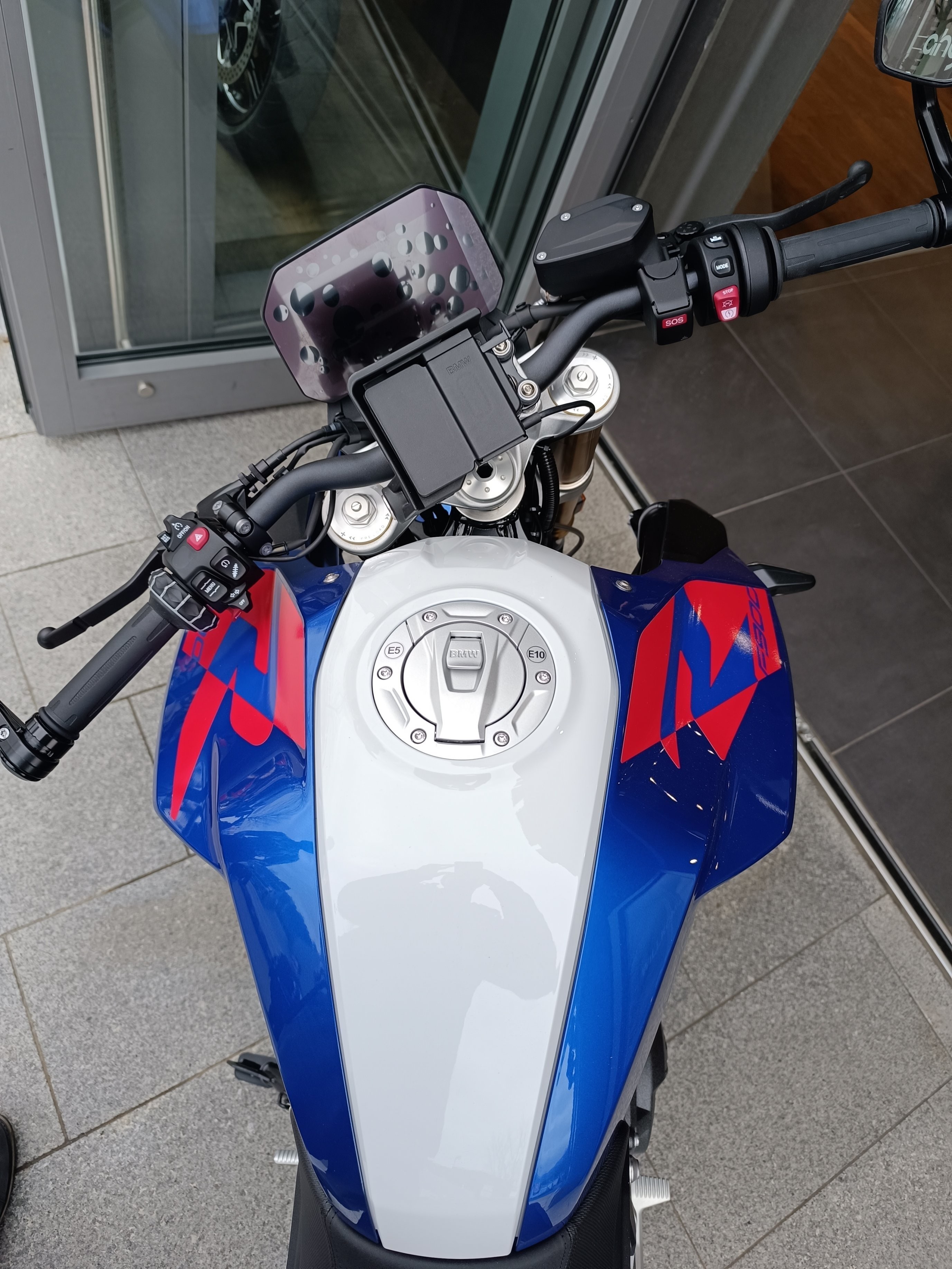BMW Motorrad - F 900 R mit Werksgarantie bis 2028
