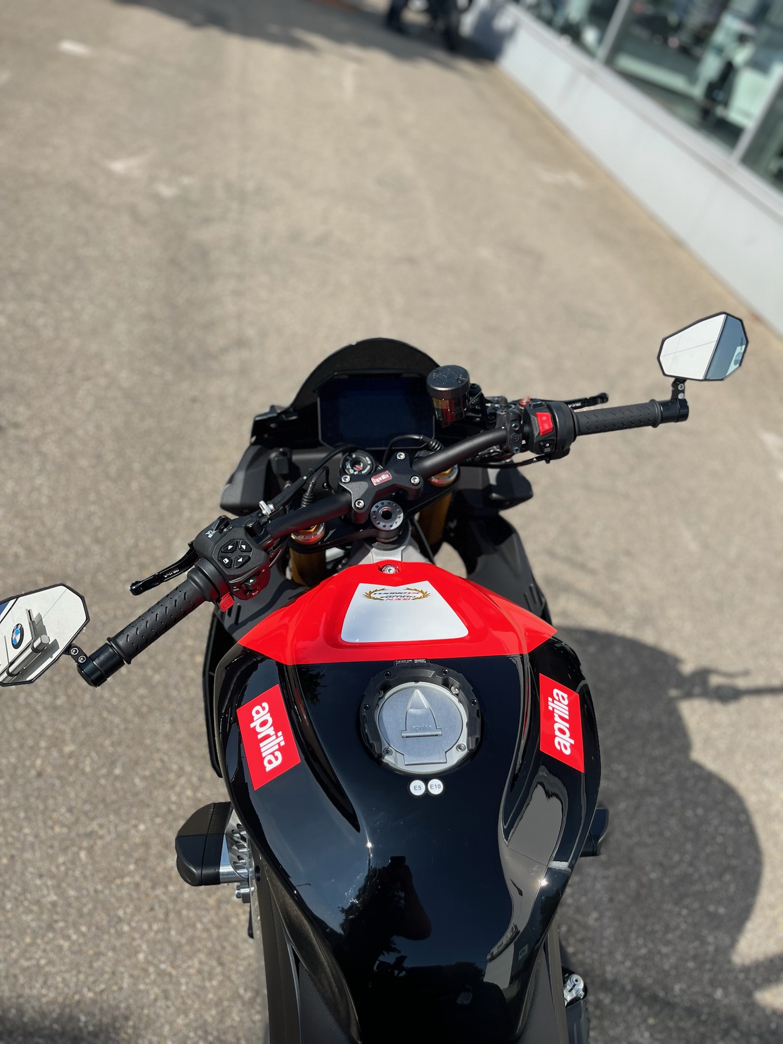 Aprilia - Tuono V4 1100 Factory mit Werksgarantie bis 2026