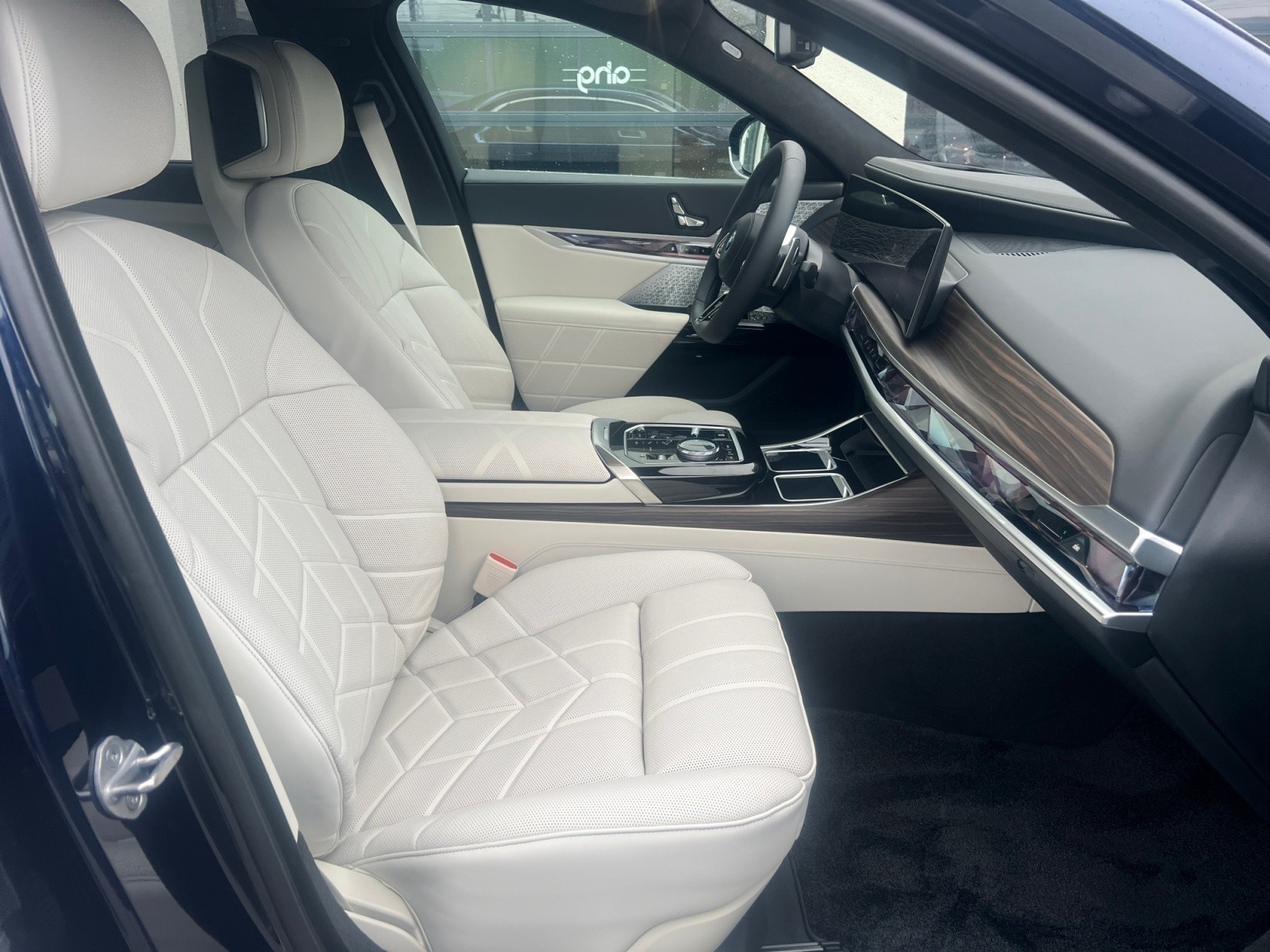 BMW - 750e xDrive