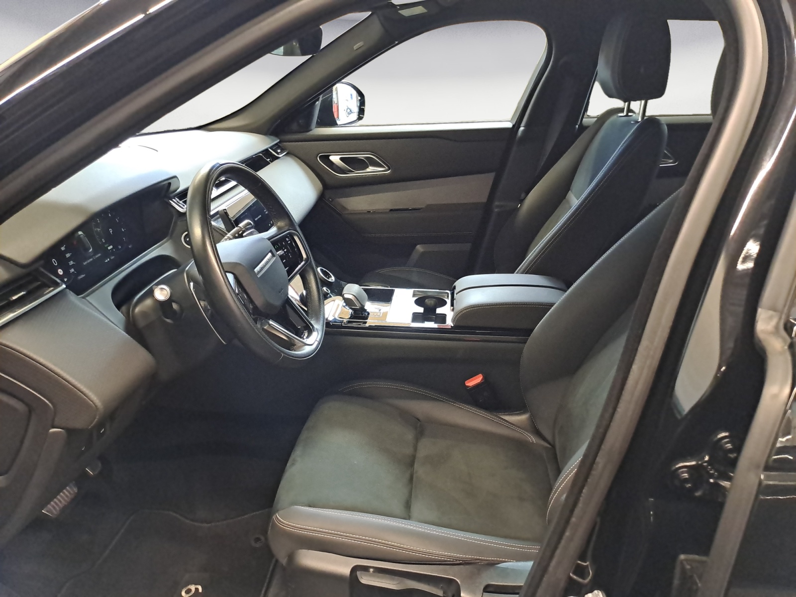 Land Rover - Range Rover Velar P400e R-Dynamic