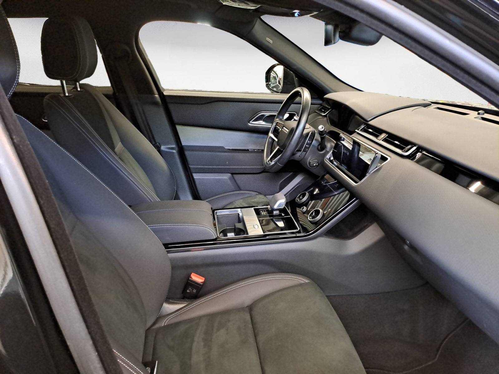 Land Rover - Range Rover Velar P400e R-Dynamic
