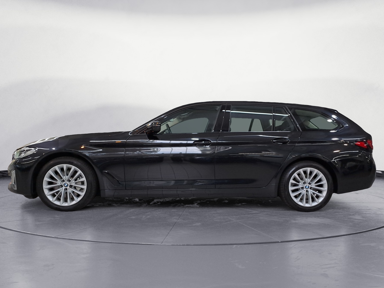 BMW - 530i xDrive Touring Luxury Line