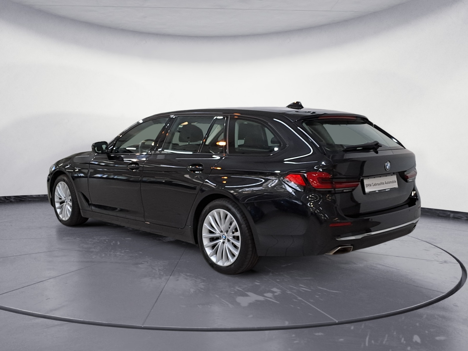 BMW - 530i xDrive Touring Luxury Line
