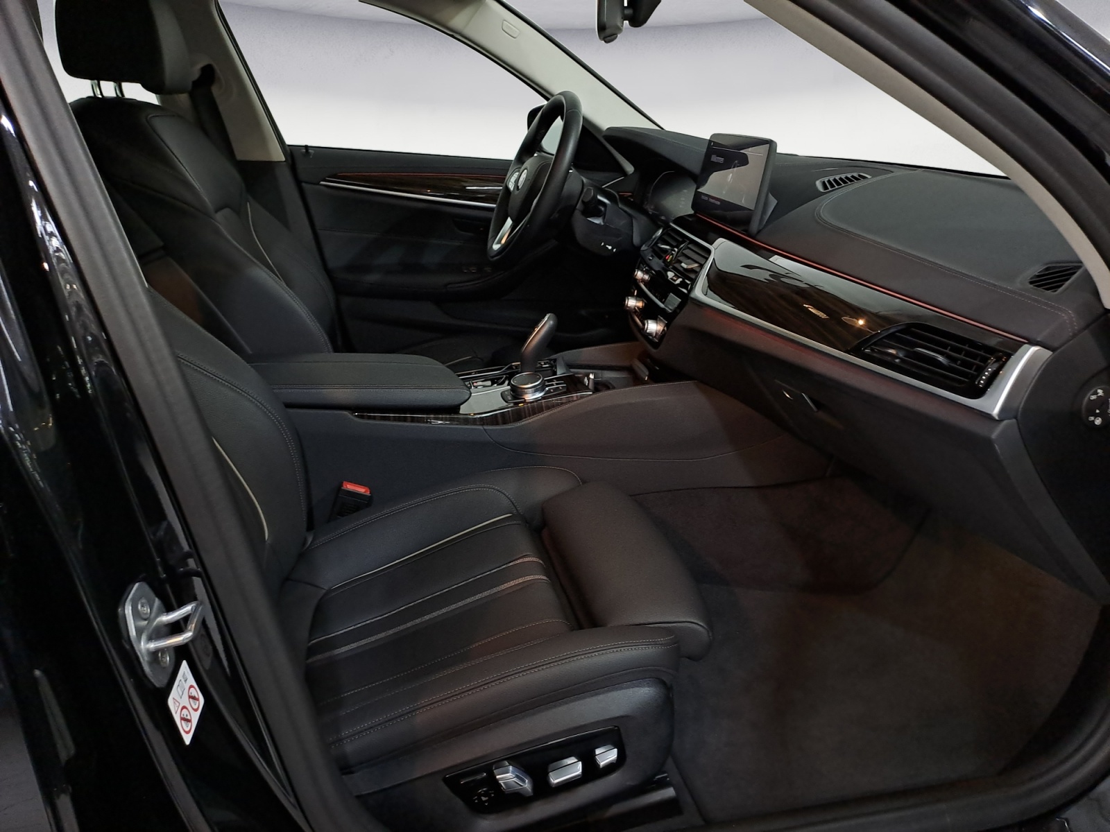 BMW - 530i xDrive Touring Luxury Line