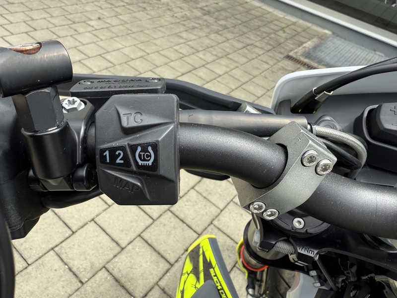 Autres - 701 Supermoto mit 1 Jahr Gewährleistung