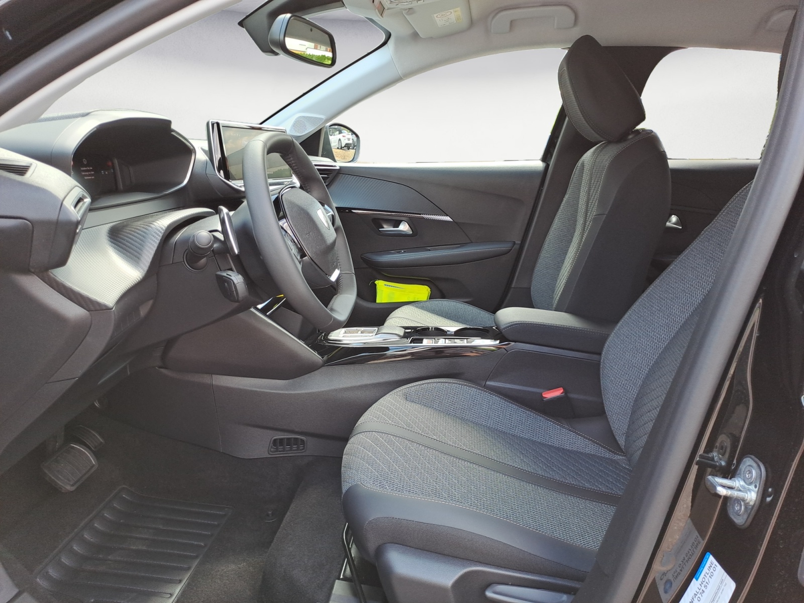 Peugeot - 208 Allure HYBRID 100 e-DSC6