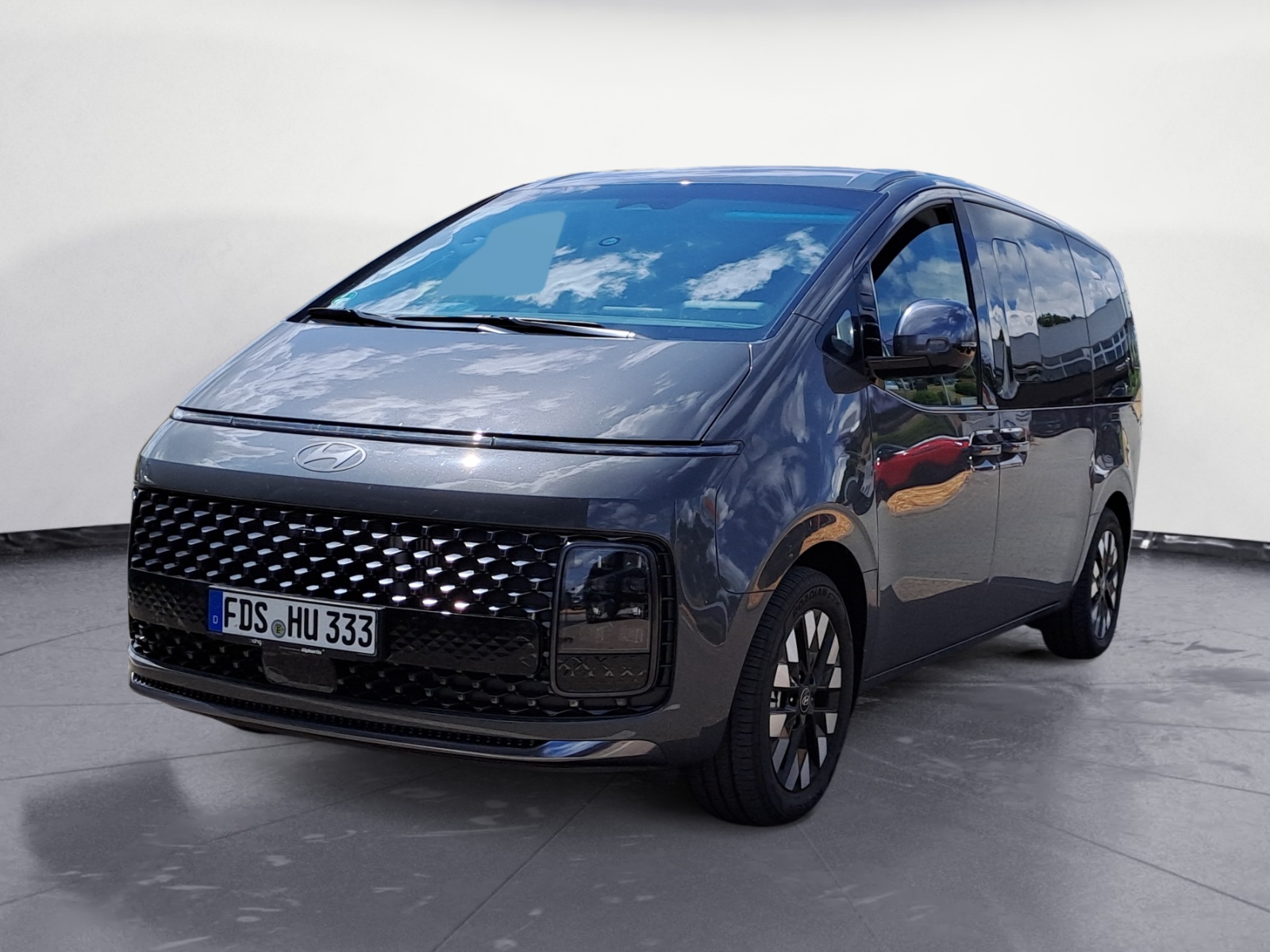 Hyundai - Staria 1.6 T-GDI Hybrid Signature