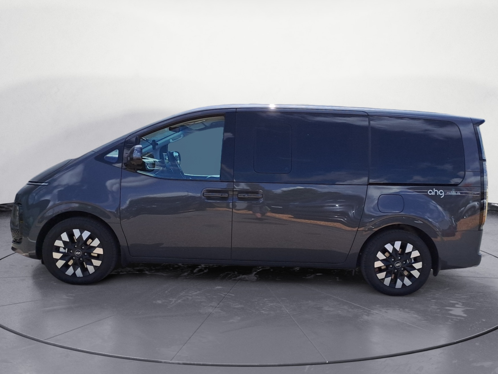 Hyundai - Staria 1.6 T-GDI Hybrid Signature