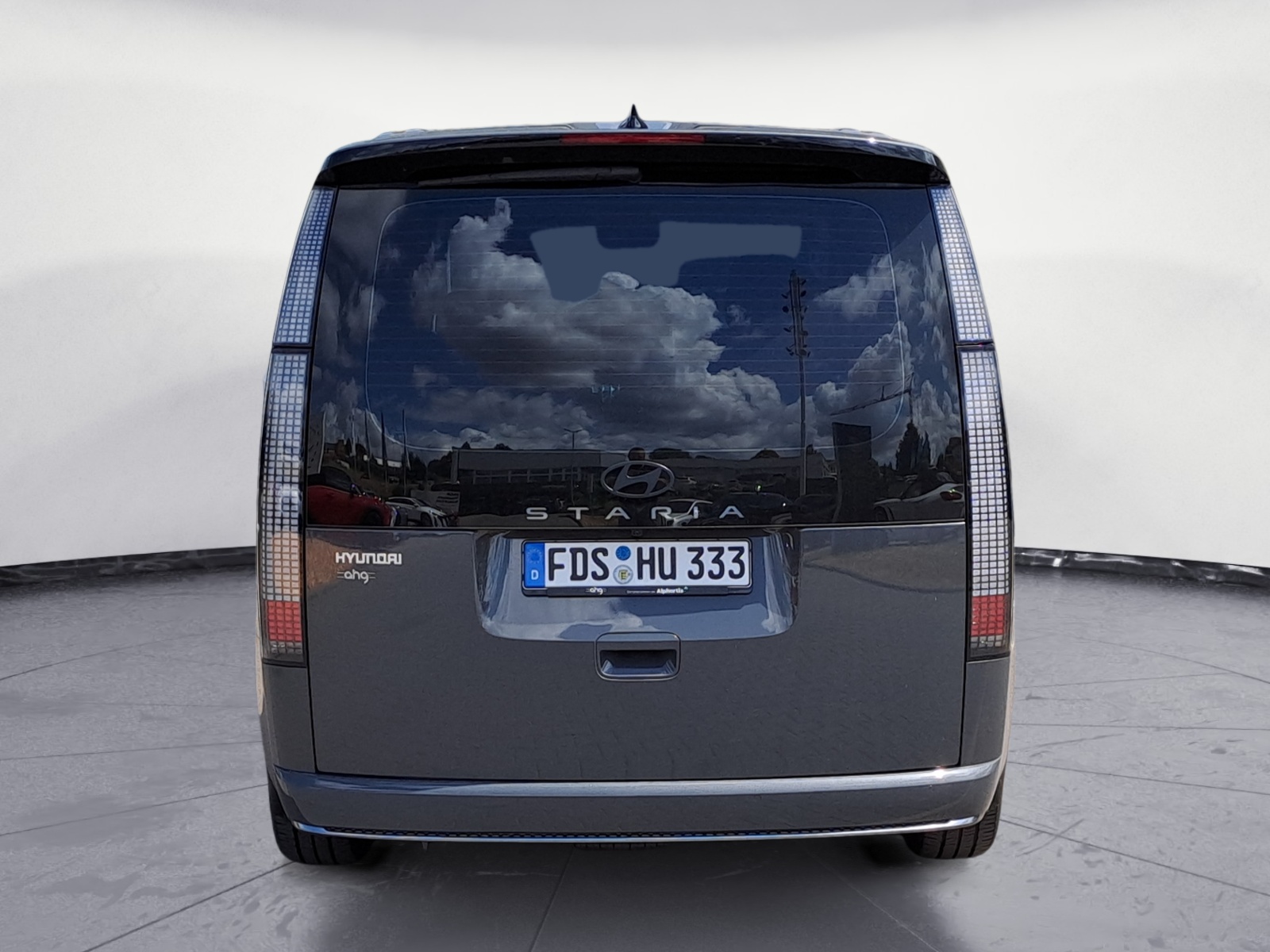 Hyundai - Staria 1.6 T-GDI Hybrid Signature