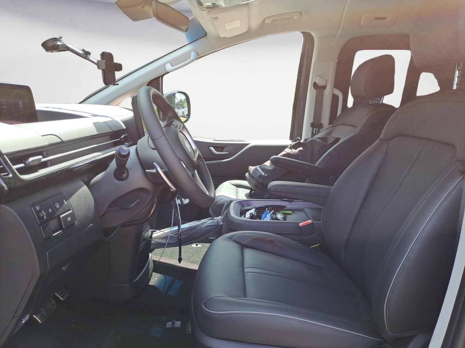 Hyundai - Staria 1.6 T-GDI Hybrid Signature