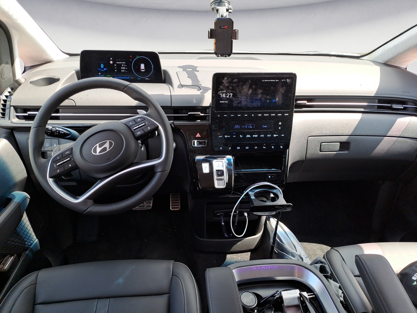 Hyundai - Staria 1.6 T-GDI Hybrid Signature