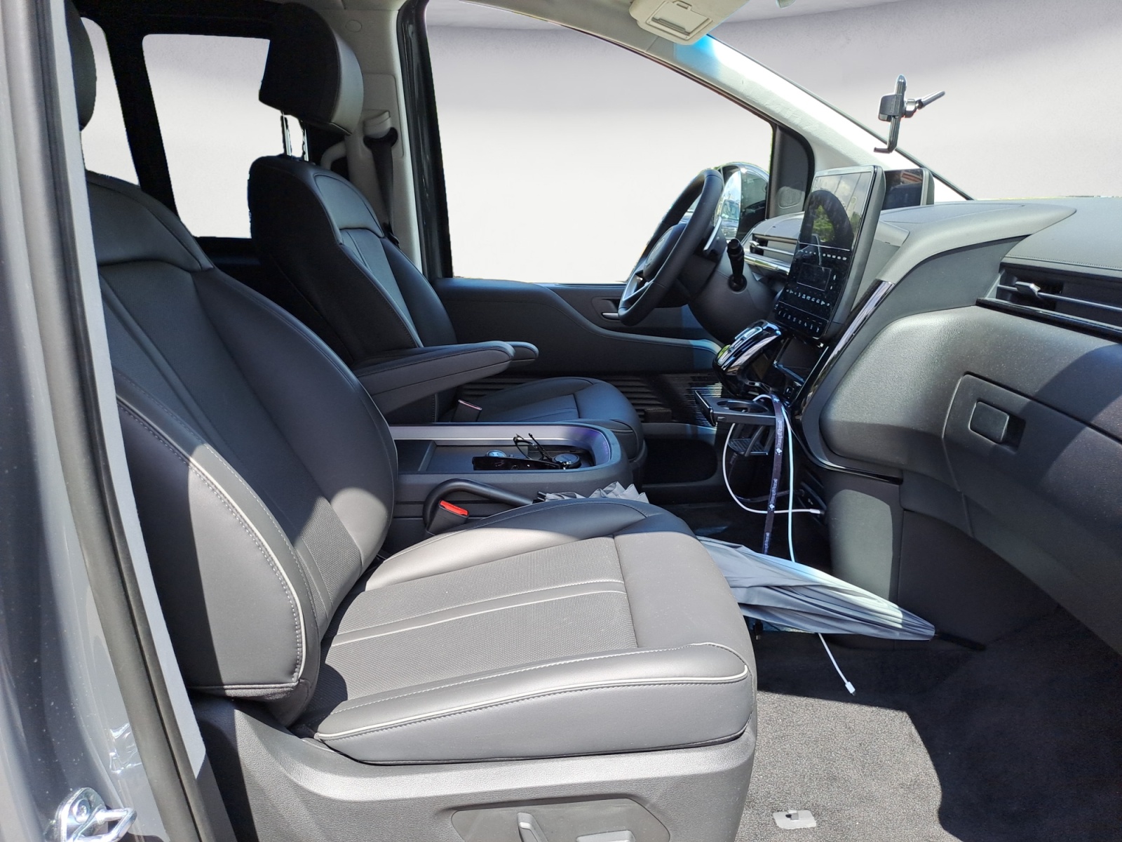 Hyundai - Staria 1.6 T-GDI Hybrid Signature