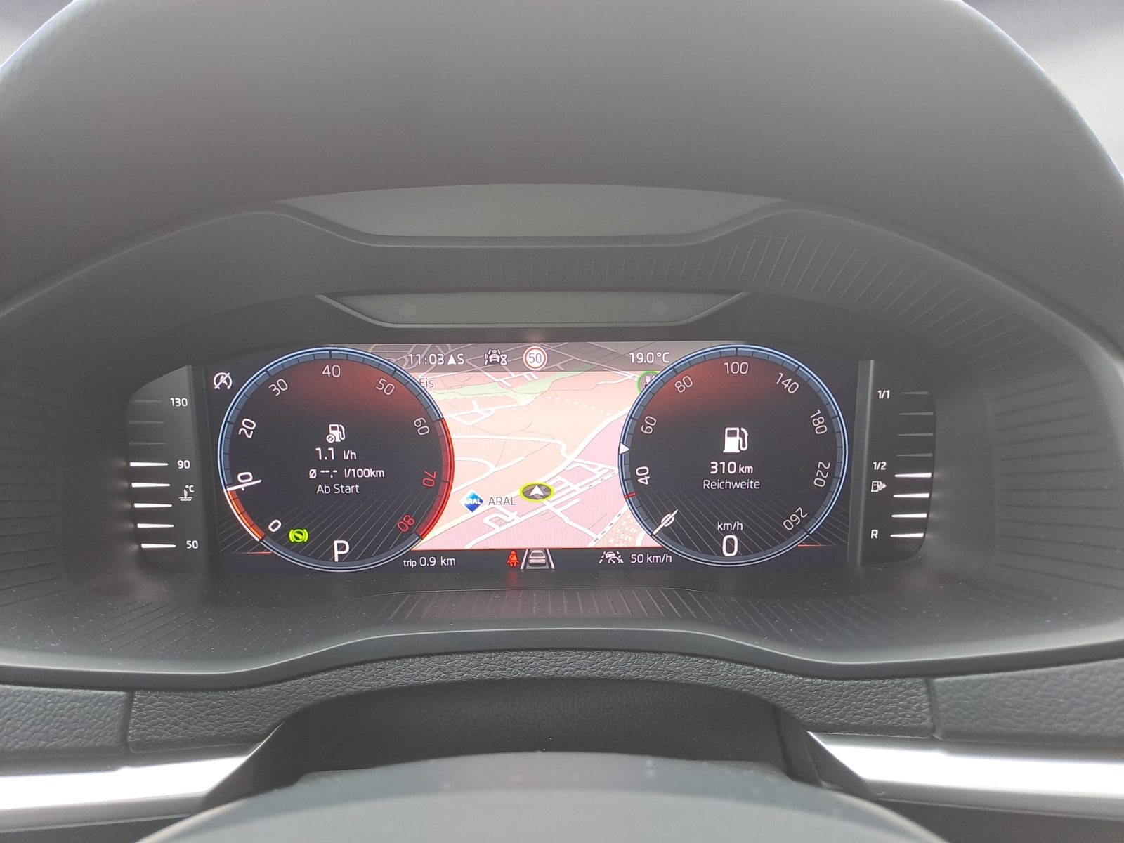 Skoda - Karoq 1.5l TSI DSG TOUR