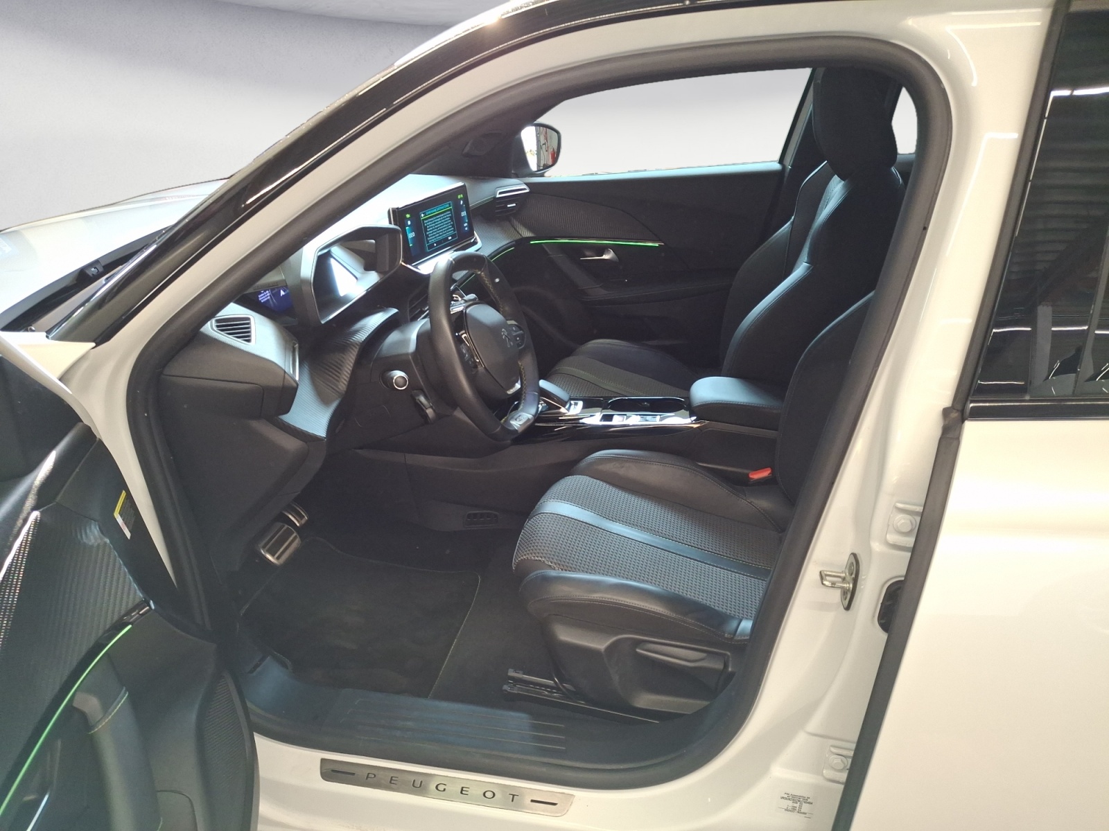 Peugeot - e-2008 136 Allure