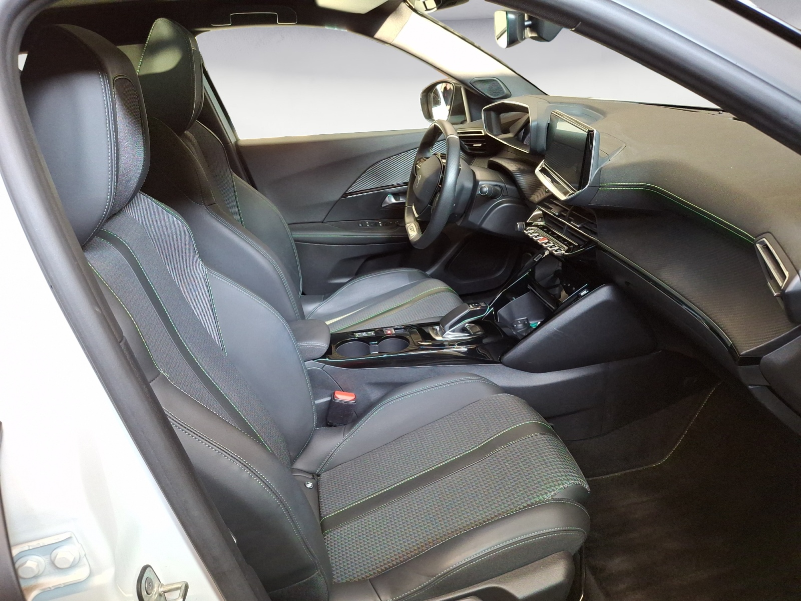 Peugeot - e-2008 136 Allure