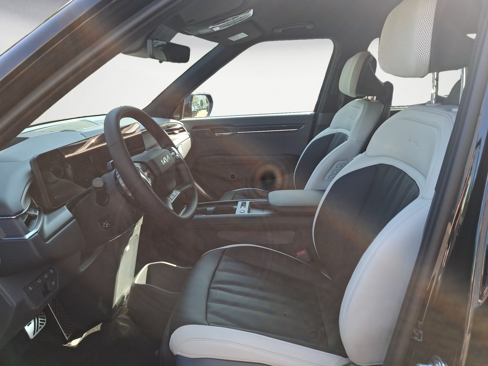 Kia - EV9 AWD GT-Line LAUNCH 6s RELA