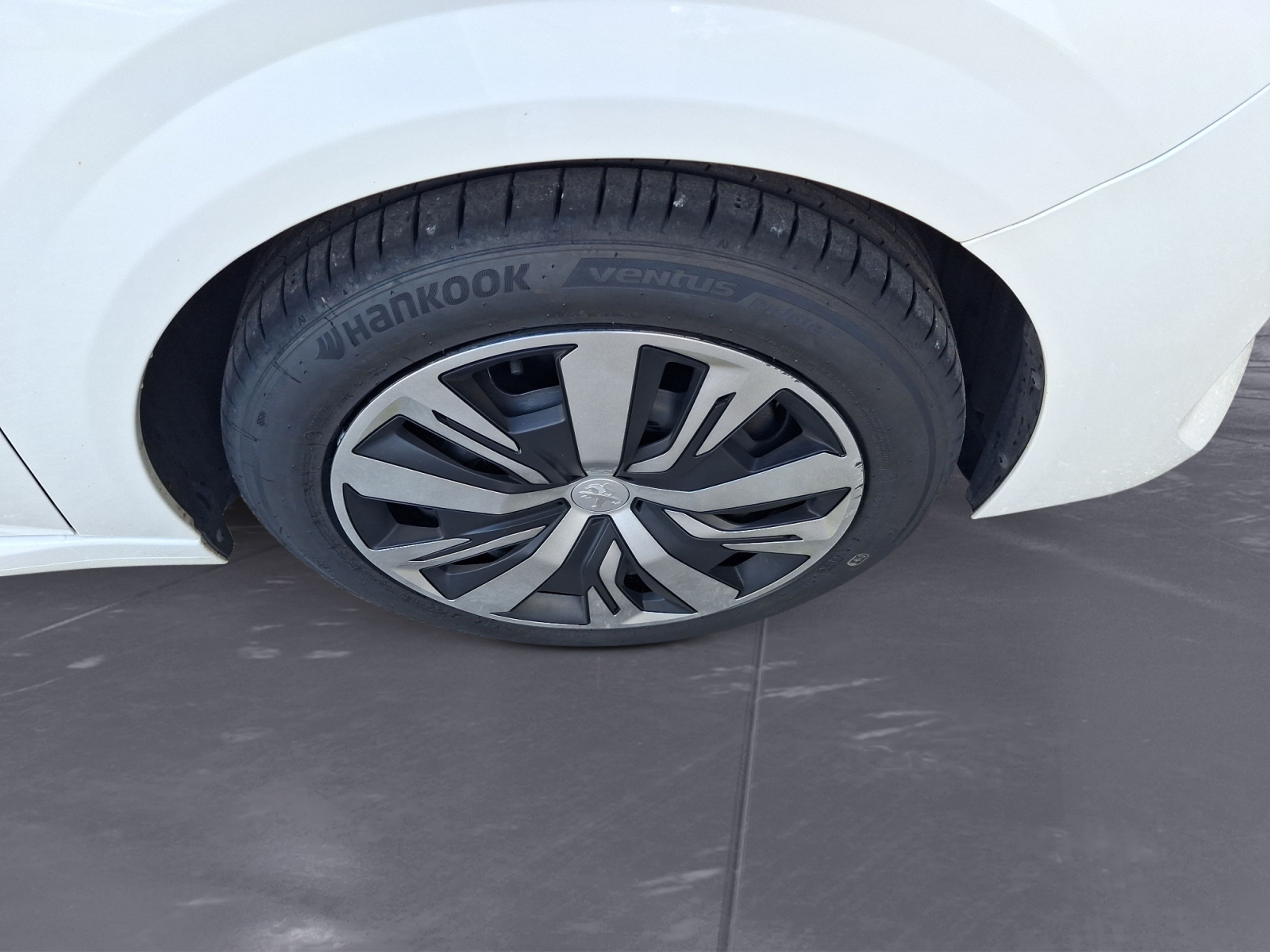 Peugeot - 208 Active Pack PureTech100