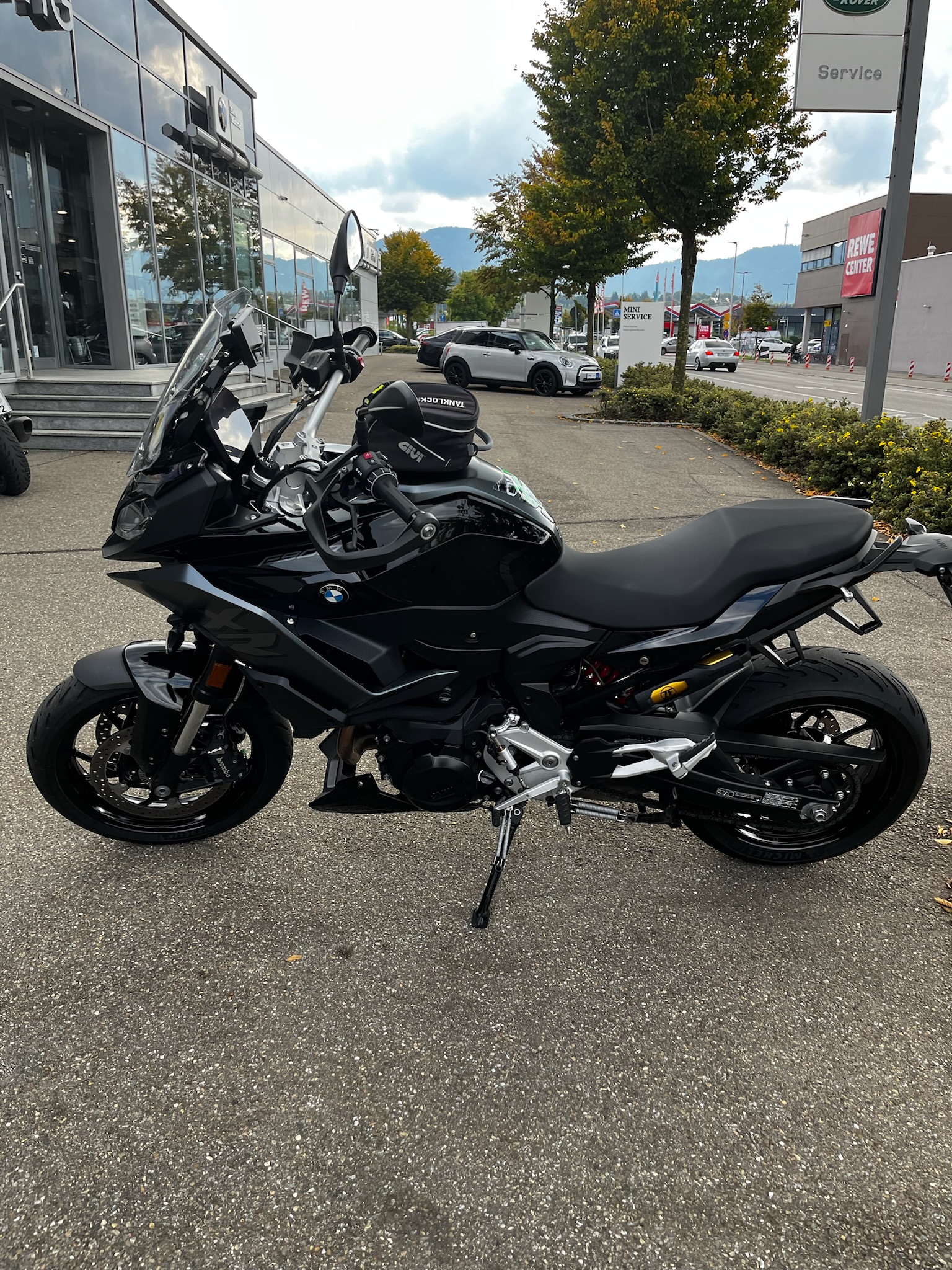 BMW Motorrad - F 900 XR mit niedriger Sitzbank