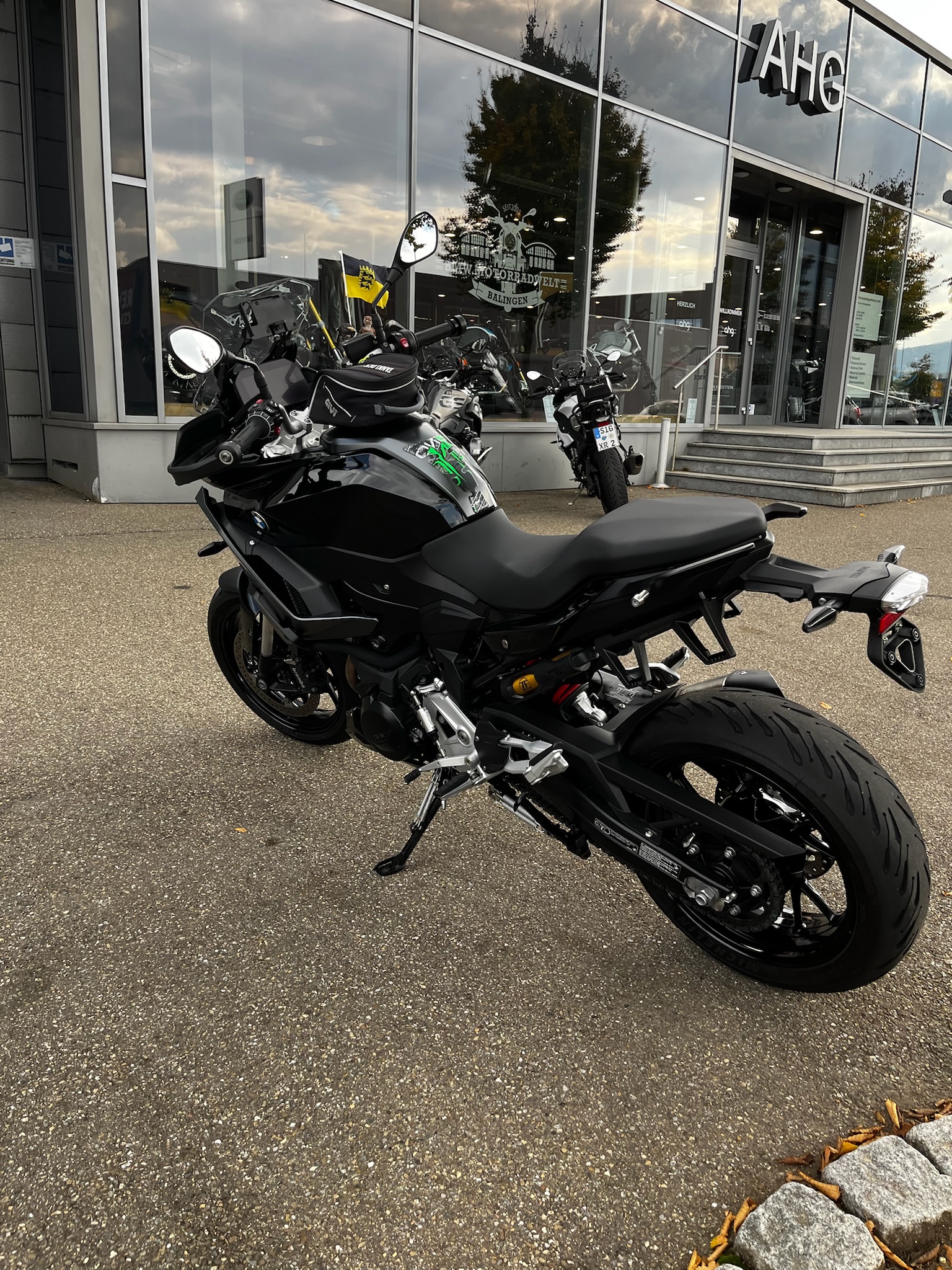 BMW Motorrad - F 900 XR mit niedriger Sitzbank
