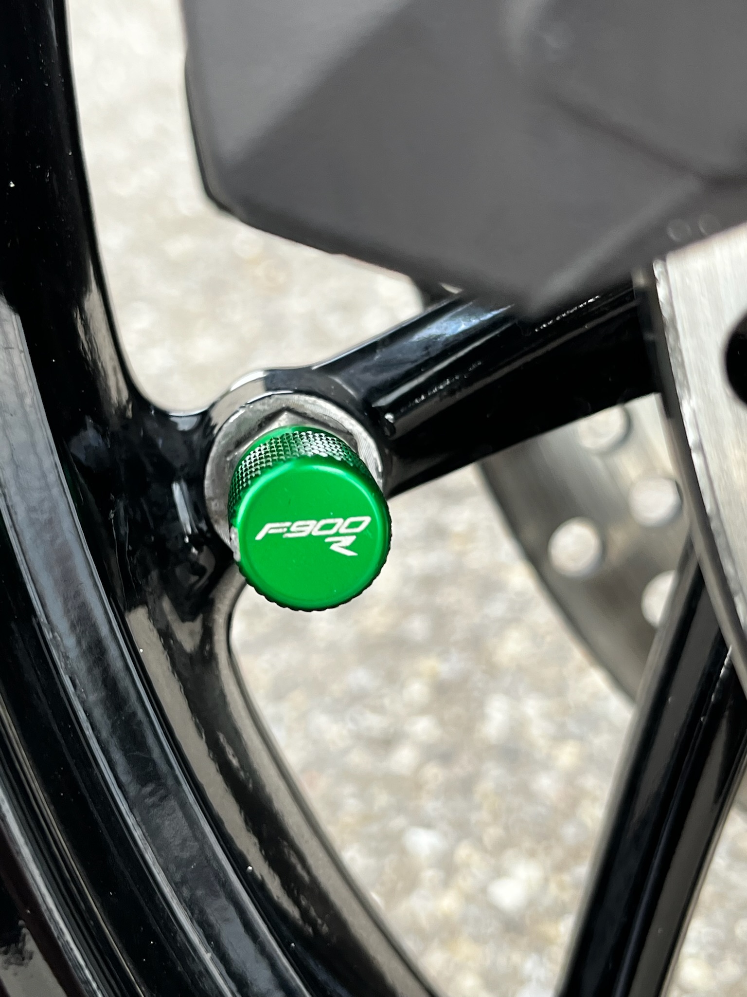 BMW Motorrad - F 900 XR mit niedriger Sitzbank