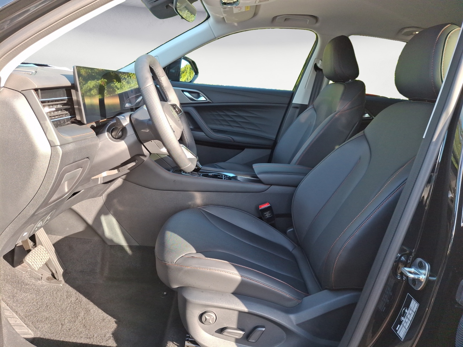 MG - HS PHEV Luxury Plugin Hybrid