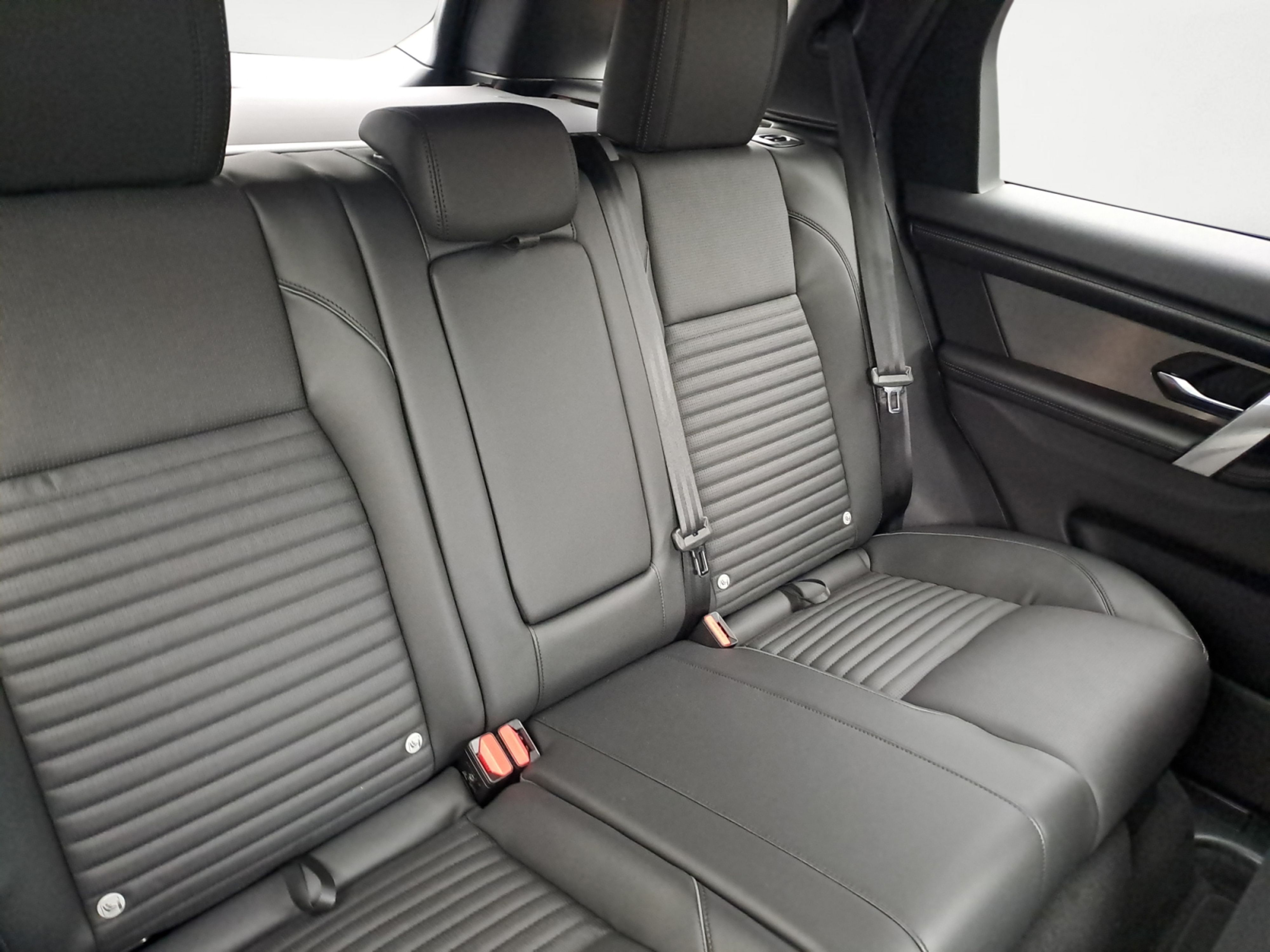 Land Rover - Discovery Sport P270e Dy SE