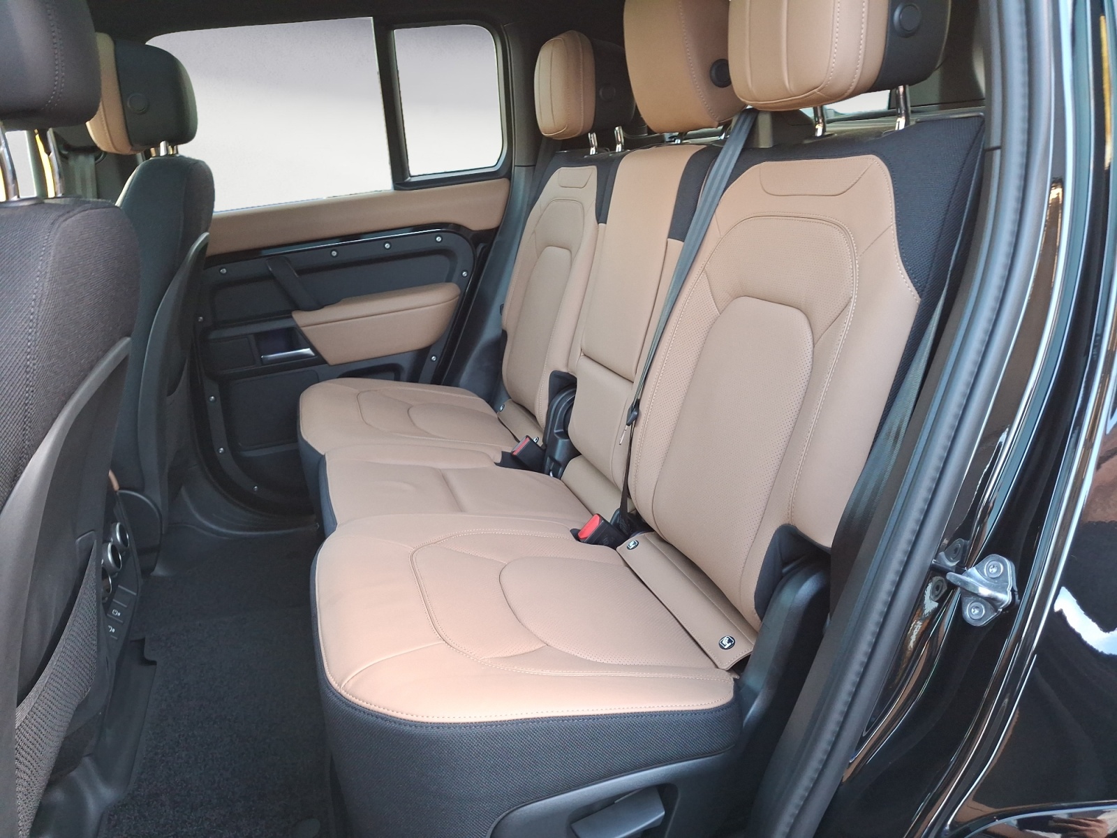 Land Rover - Defender 130 D300 X-Dynamic HSE