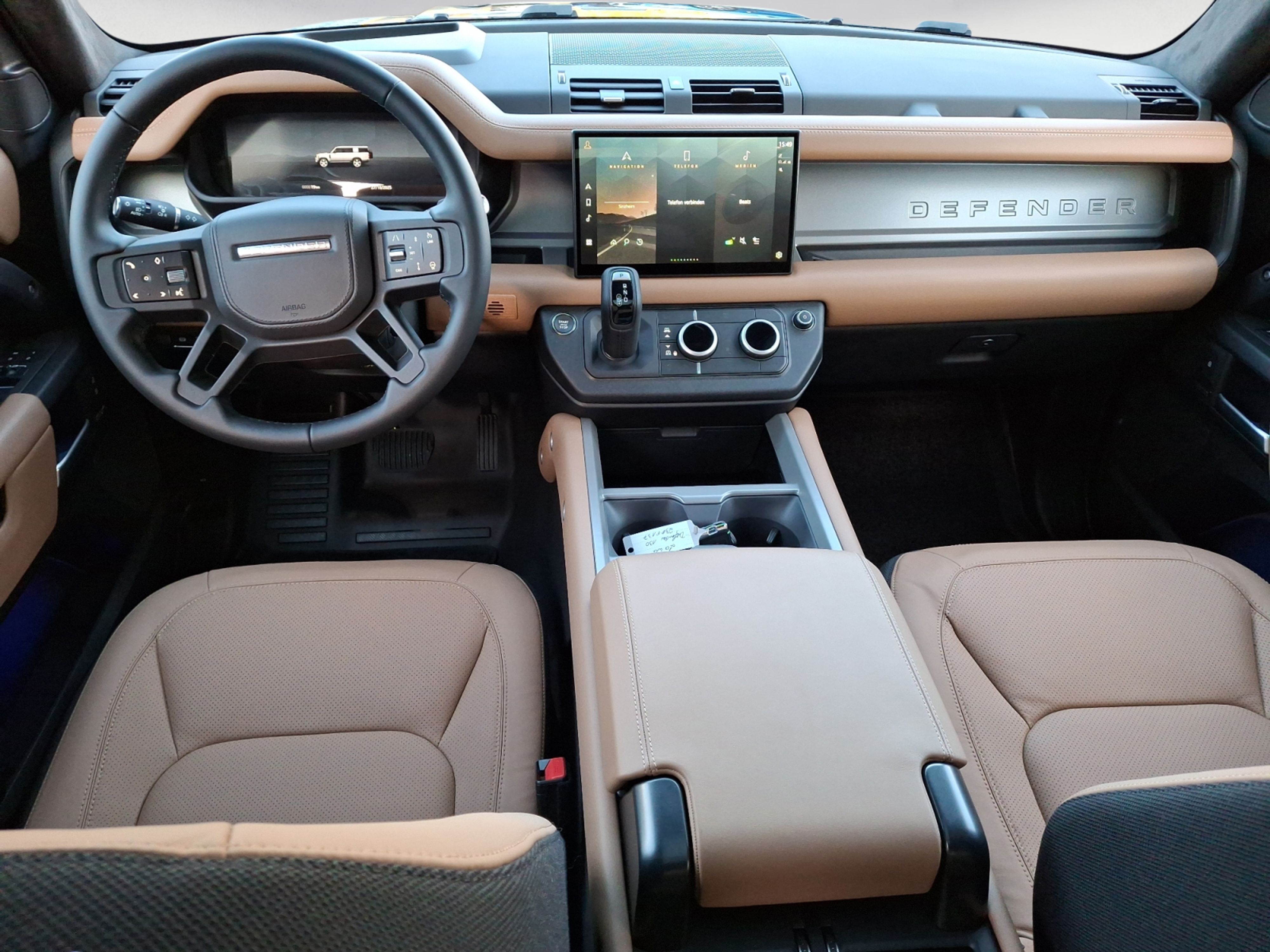 Land Rover - Defender 130 D300 X-Dynamic HSE