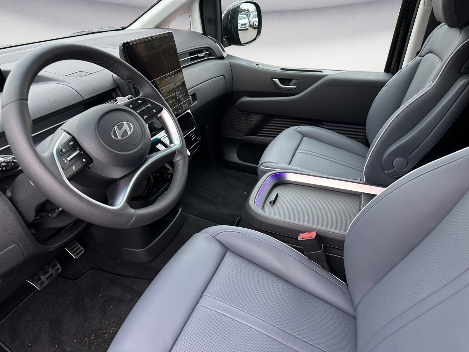 Hyundai - STARIA 7-Sitzer HEV Signature