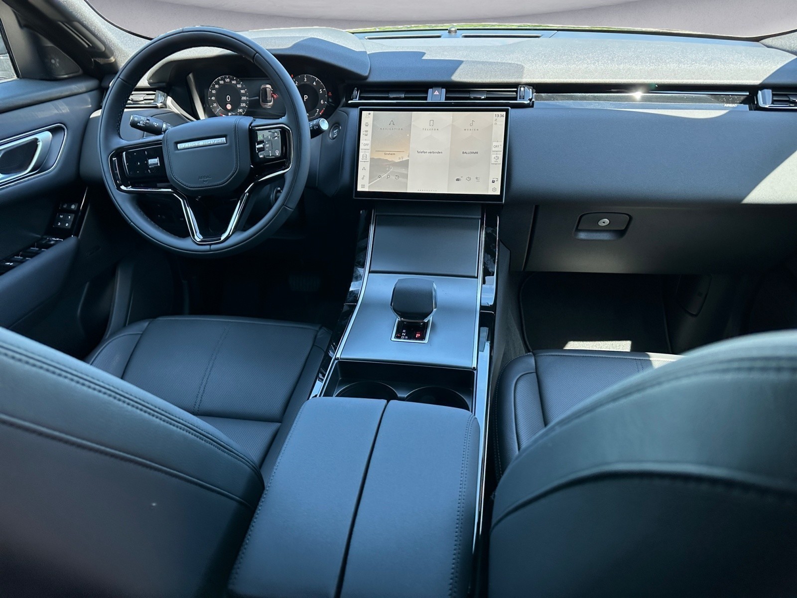 Land Rover - Range Rover Velar P400e S Hybrid