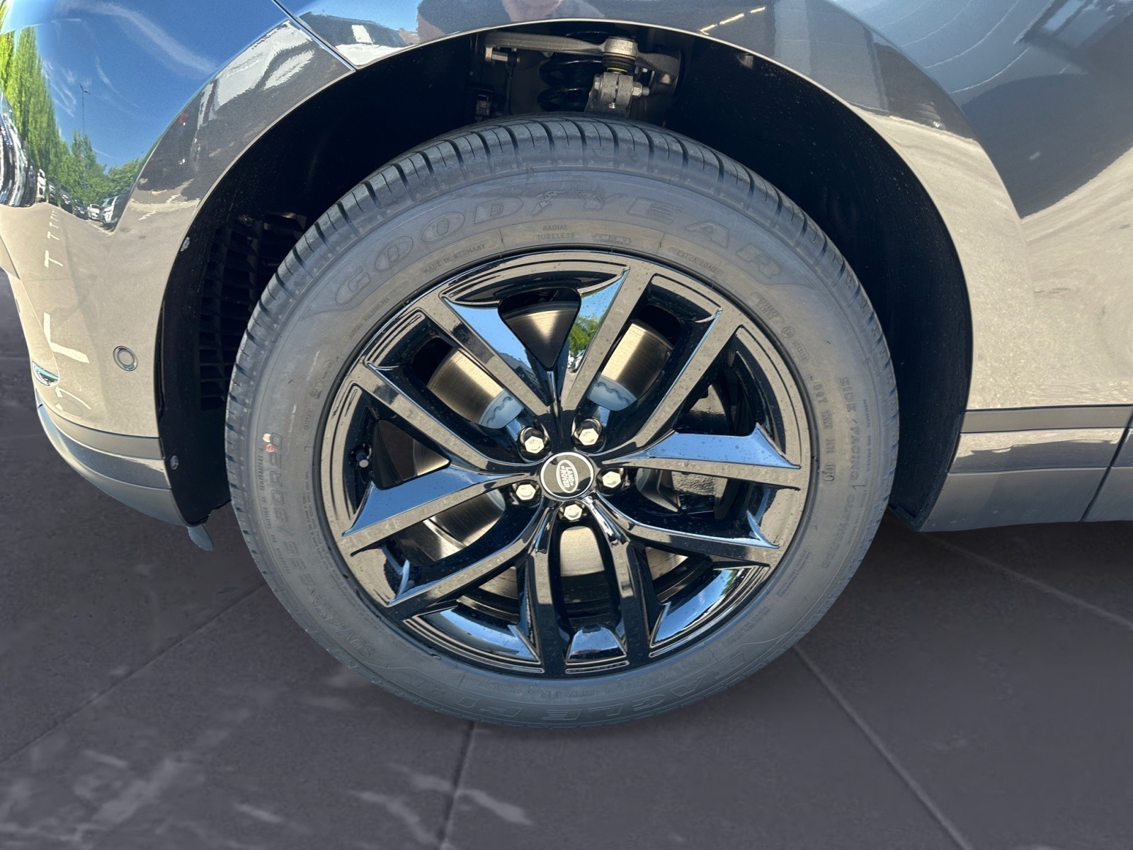 Land Rover - Range Rover Velar P400e S Hybrid