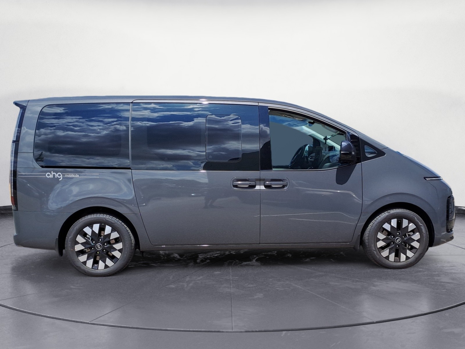 Hyundai - Staria 1.6 T-GDI Hybrid Signature