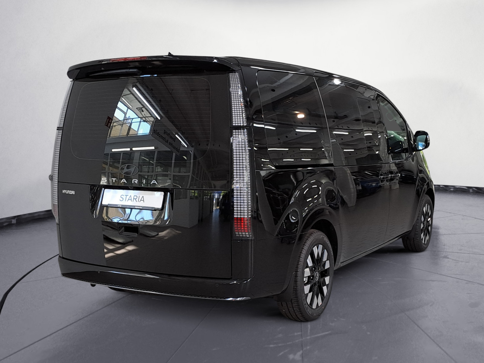 Hyundai - Staria 1.6 T-GDI Hybrid Signature