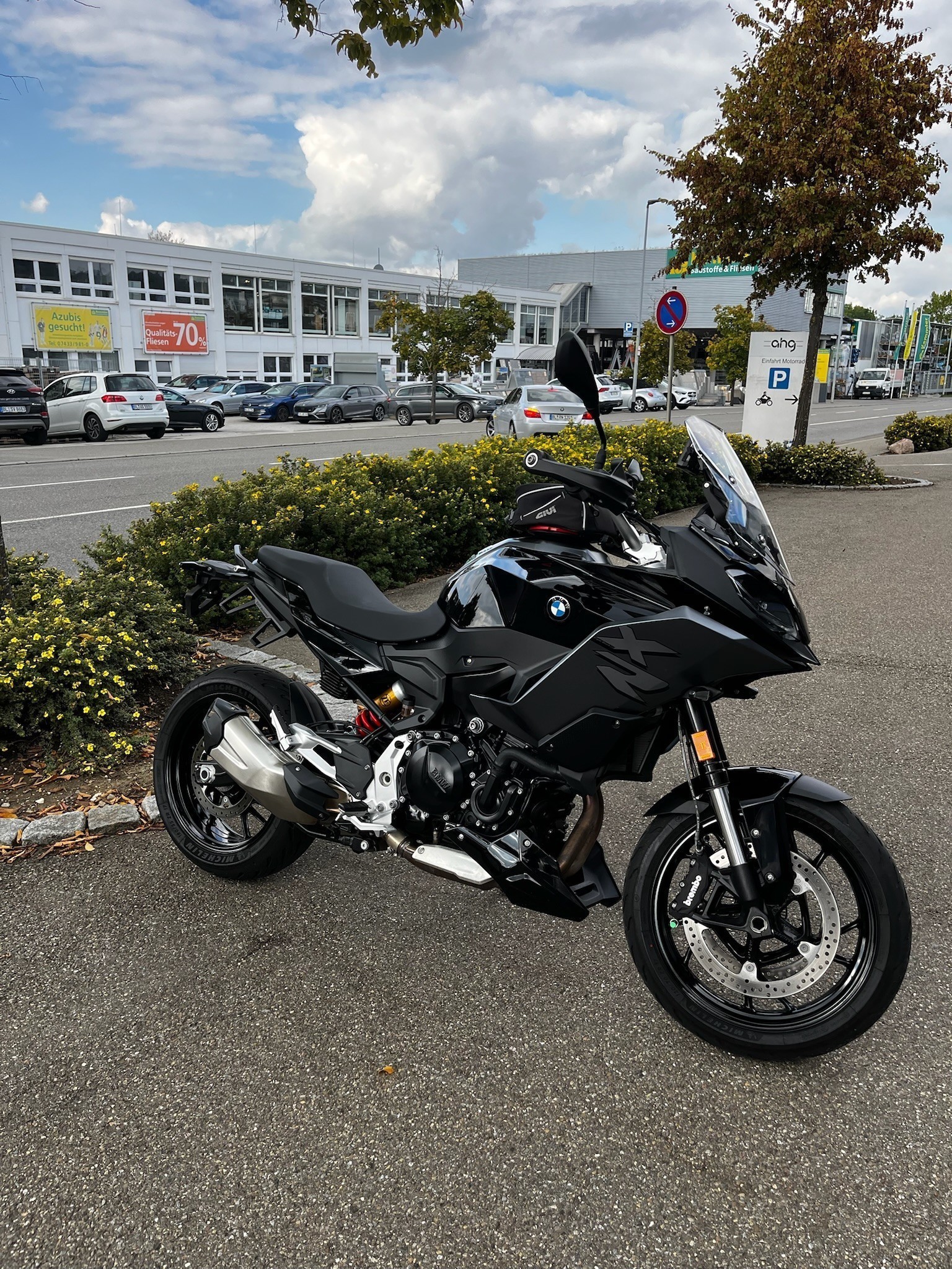 BMW Motorrad - F 900 XR mit niedriger Sitzbank