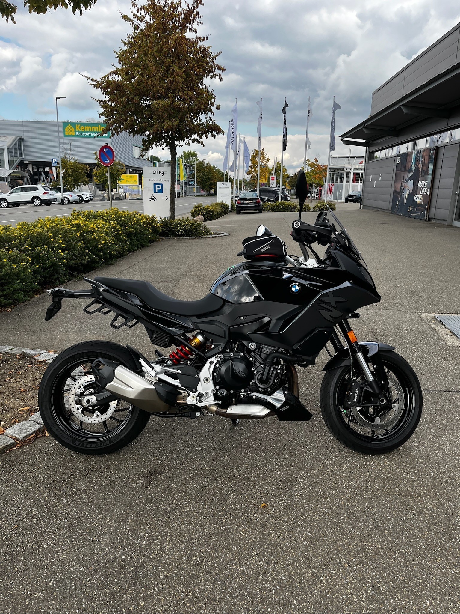 BMW Motorrad - F 900 XR mit niedriger Sitzbank