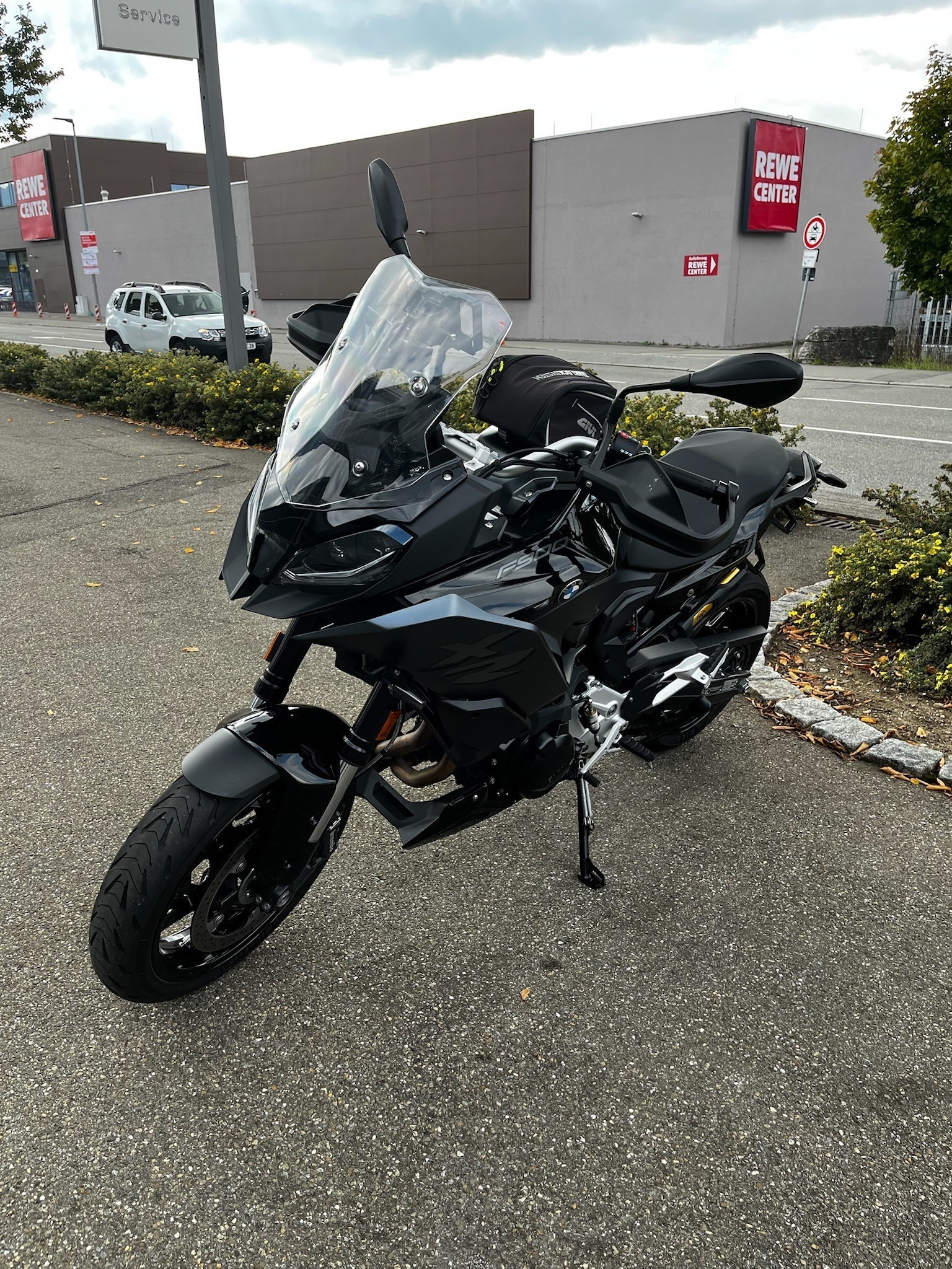 BMW Motorrad - F 900 XR mit niedriger Sitzbank