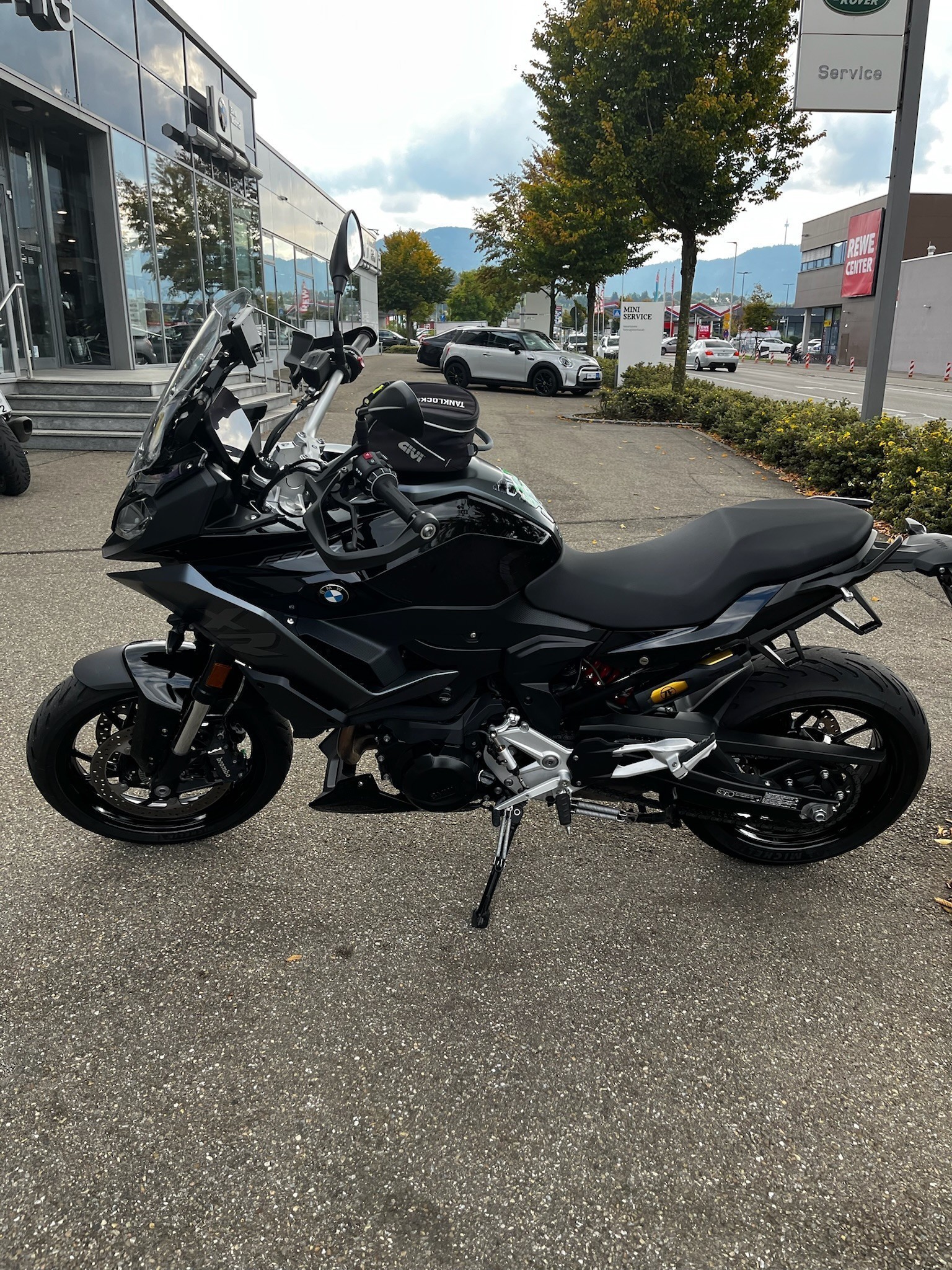 BMW Motorrad - F 900 XR mit niedriger Sitzbank
