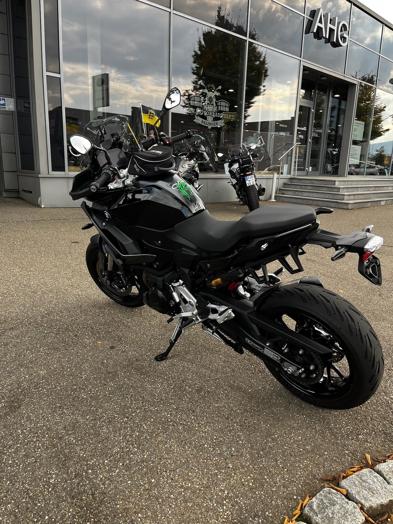 BMW Motorrad - F 900 XR mit niedriger Sitzbank