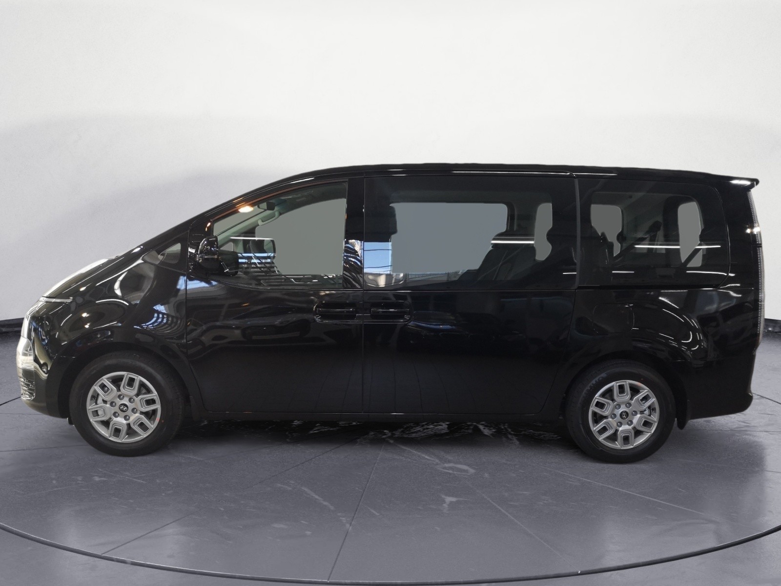 Hyundai - Staria 1,6 HEV TREND 9 SITZER