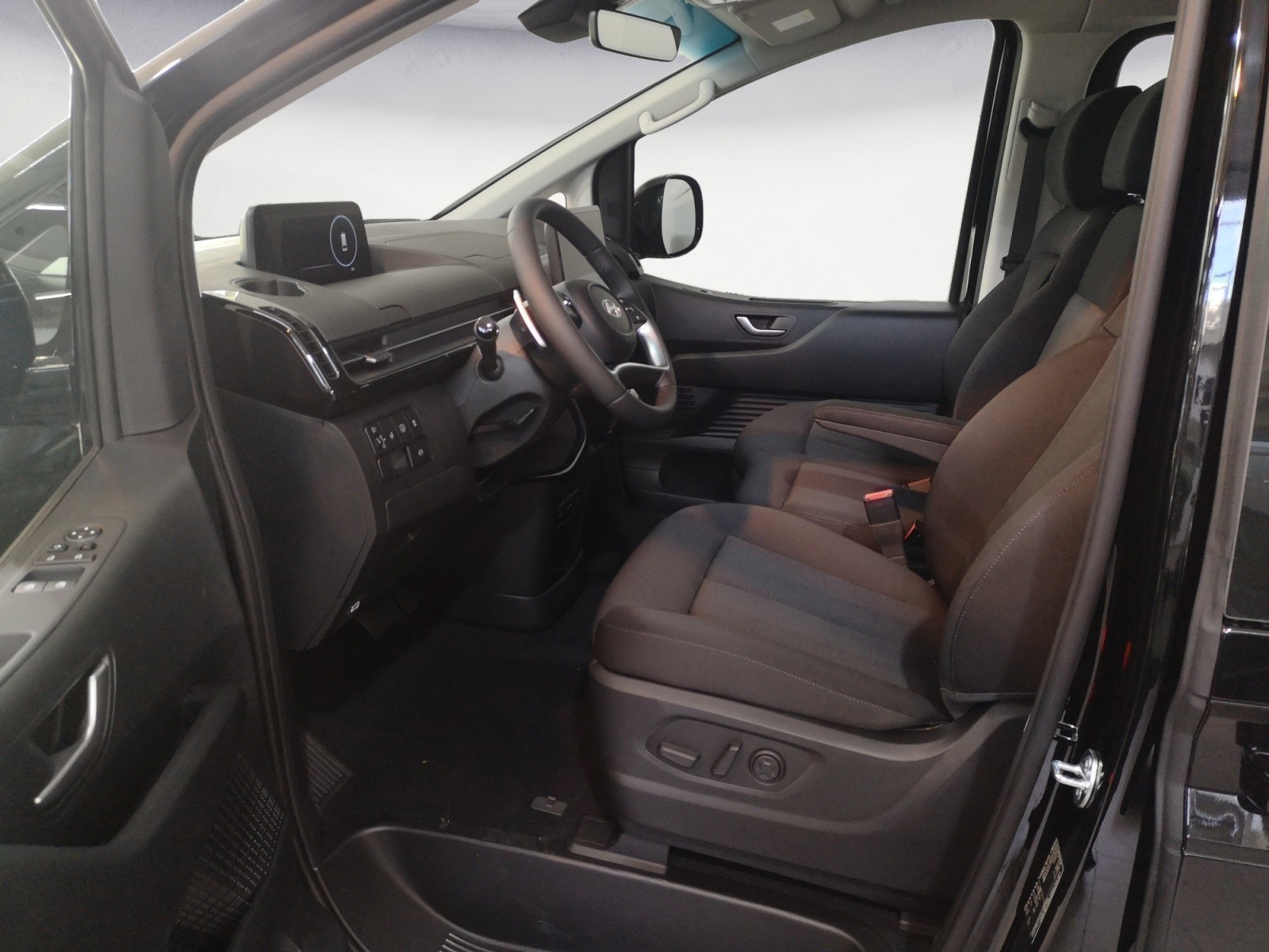 Hyundai - Staria 1,6 HEV TREND 9 SITZER