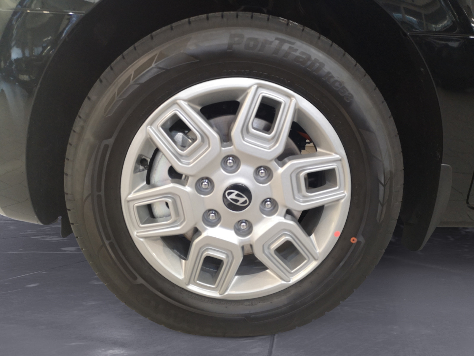 Hyundai - Staria 1,6 HEV TREND 9 SITZER